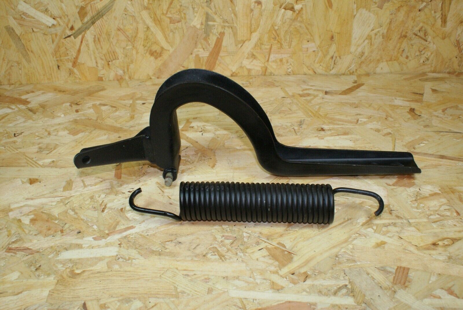 2237 Mercedes-Benz W123 280E Rear Trunk Lid Hinge Right Side 1237500287