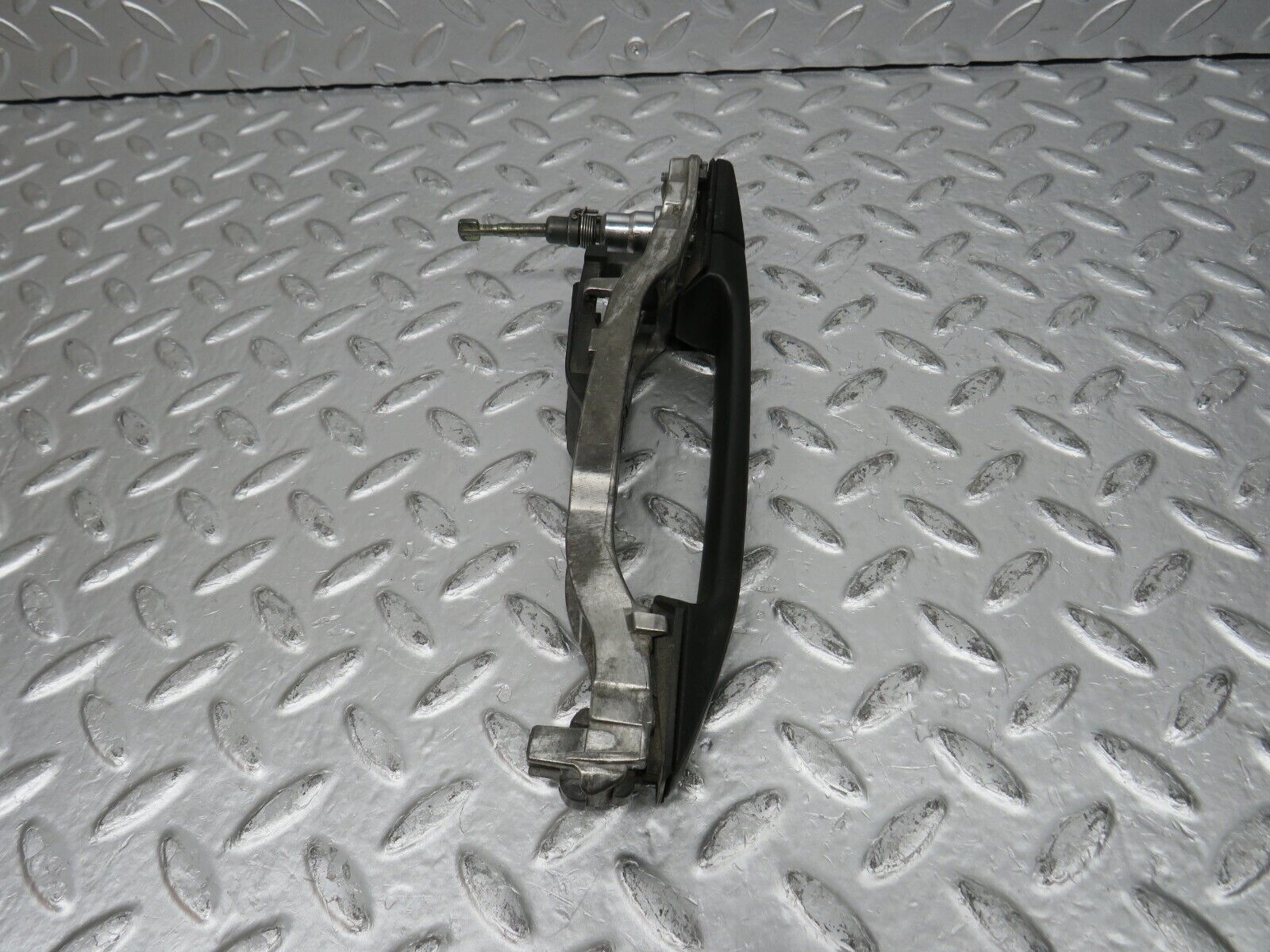 31514 Mercedes-Benz S124 220TE Front Left Exterior Door Handle No Key