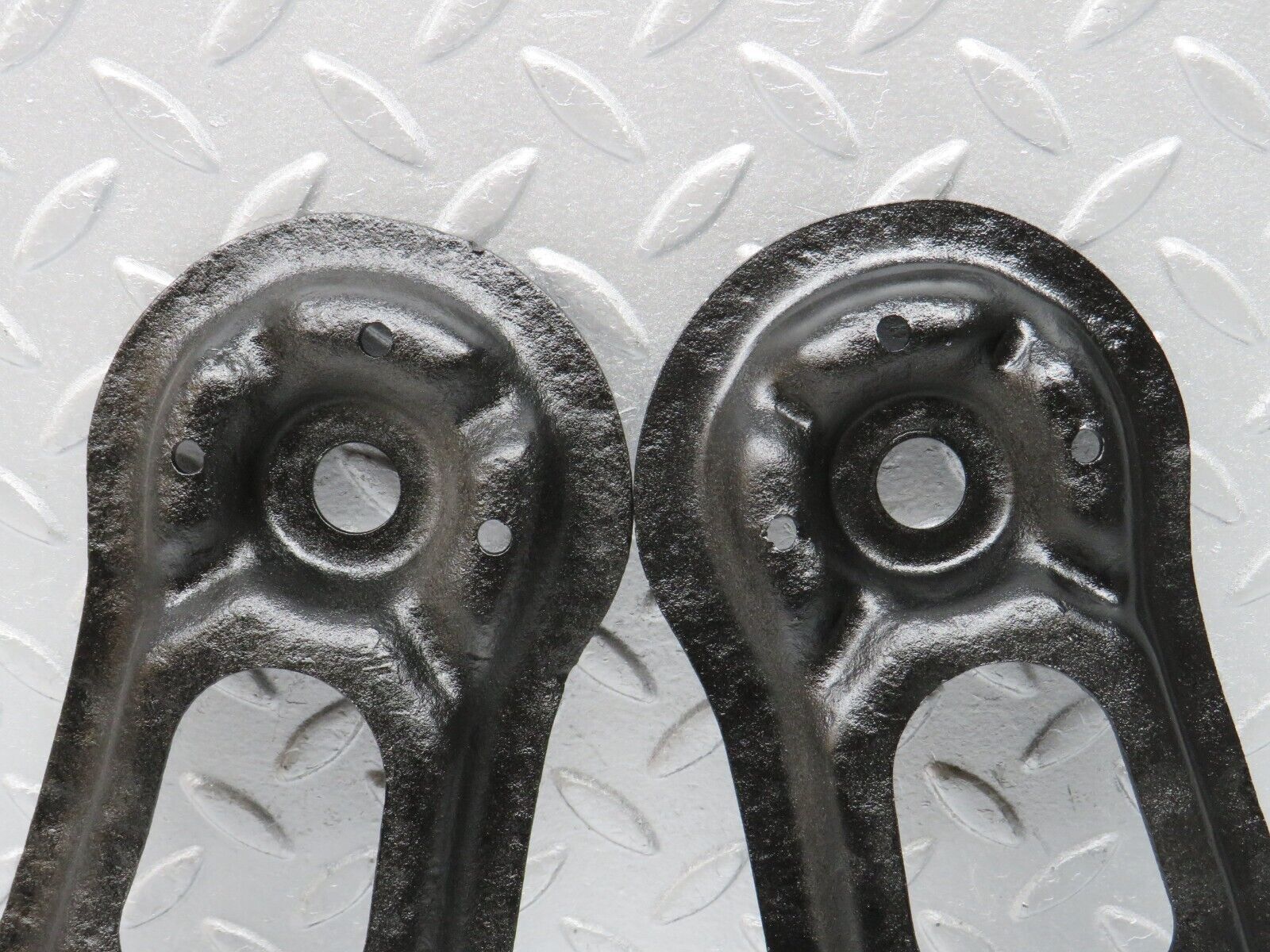 40543 Mercedes-Benz W123 300D Rear Suspension Axle Mounting Bracket