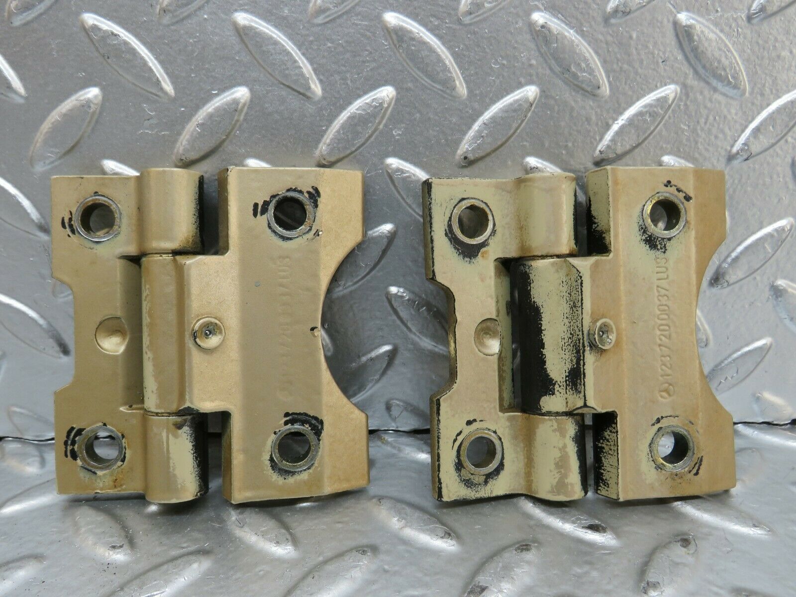 23949 Mercedes-Benz W123 280E Door Hinge Pair 1237200037