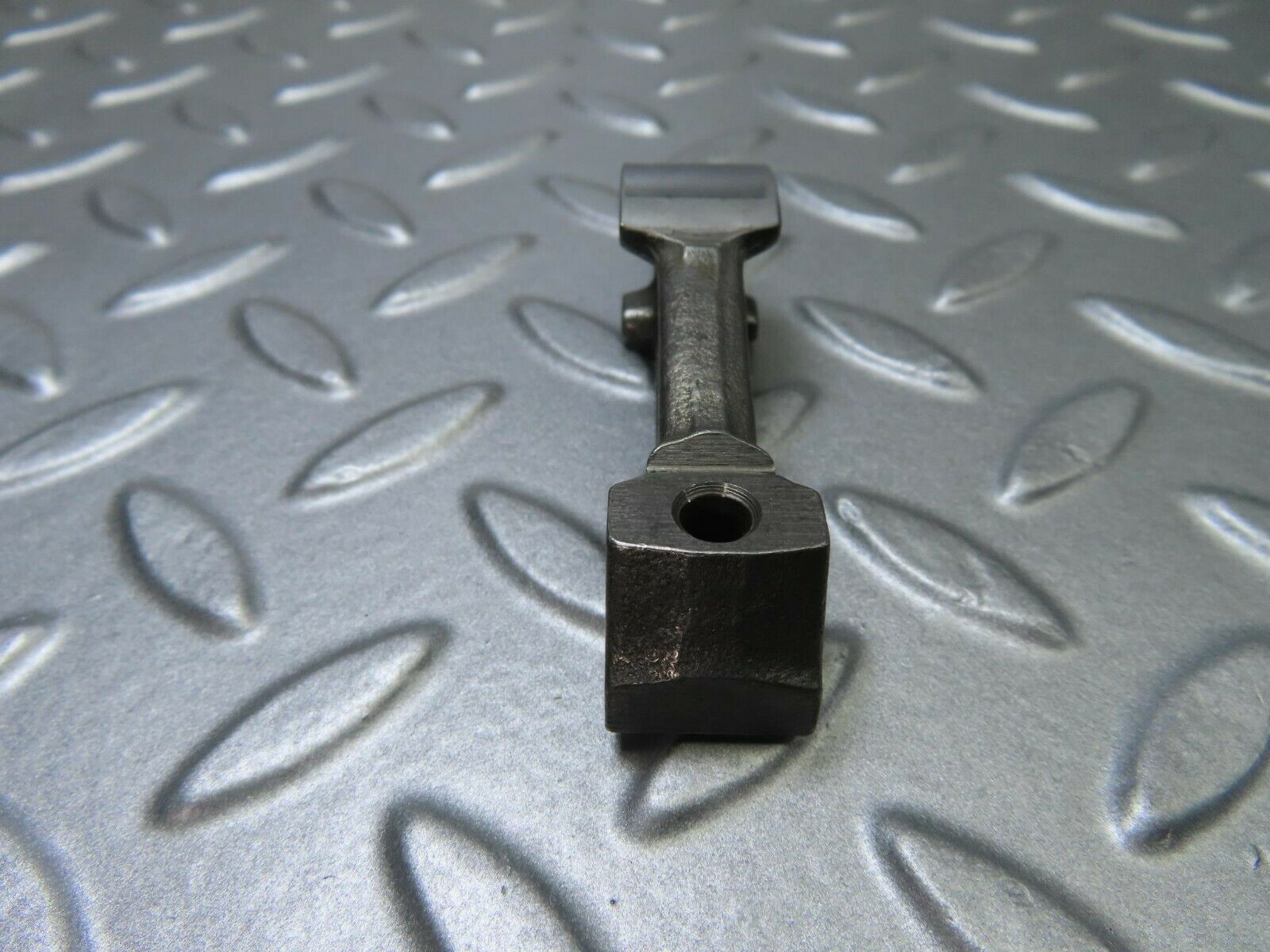 9135 Mercedes-Benz W108 Valve Rocker Arm With Retaining Spring