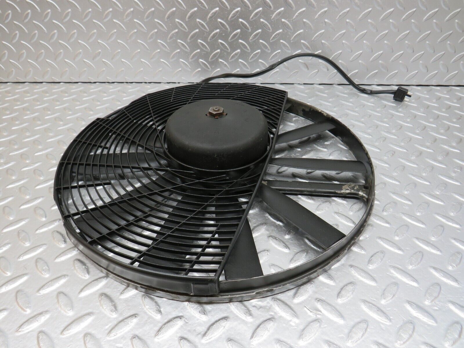32430 Mercedes-Benz S124 300TE Wagon Engine Cooling Fan