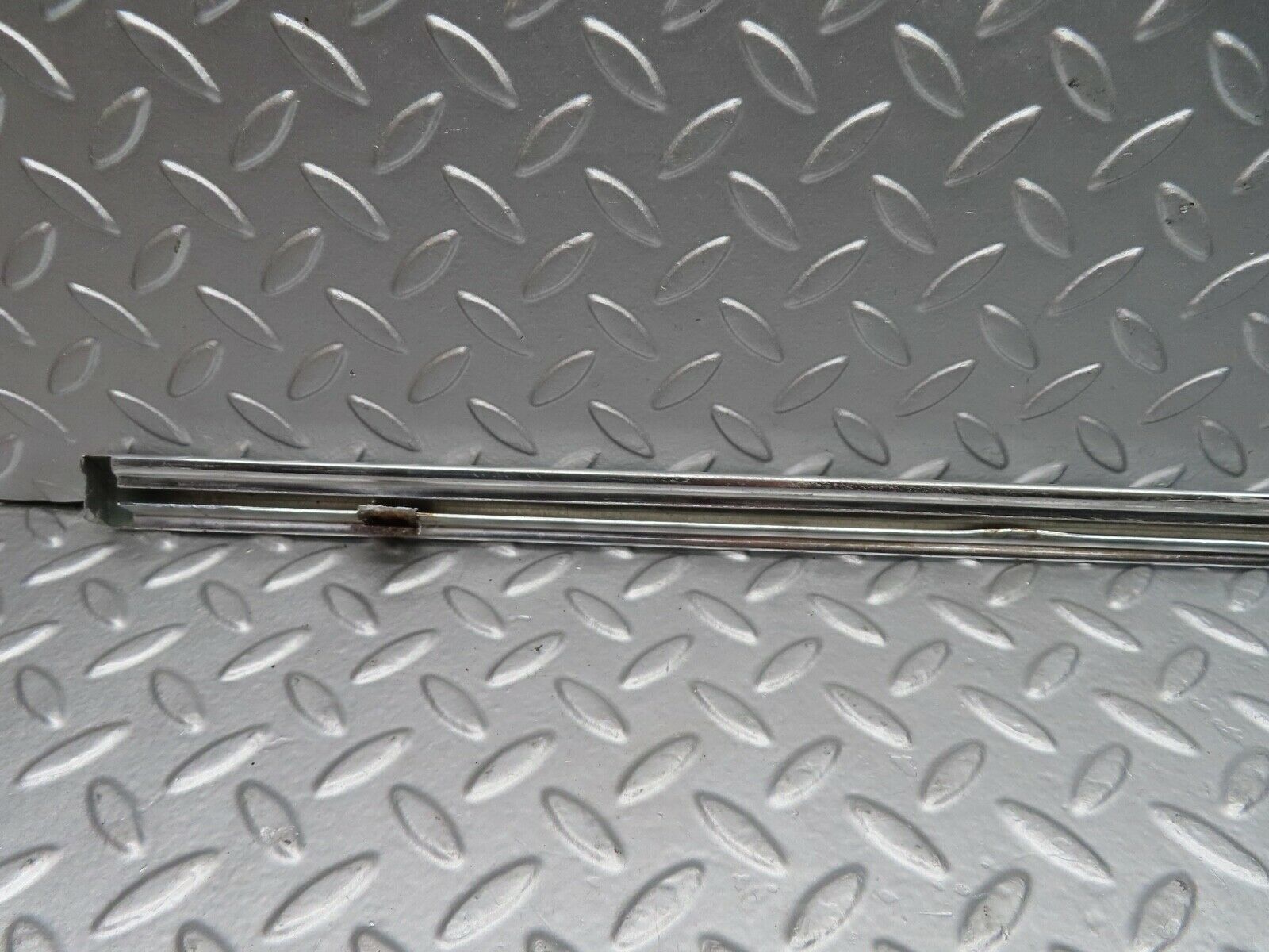 20822 Mercedes-Benz W114 250CE Coupe Right Door Chrome Moulding Trim