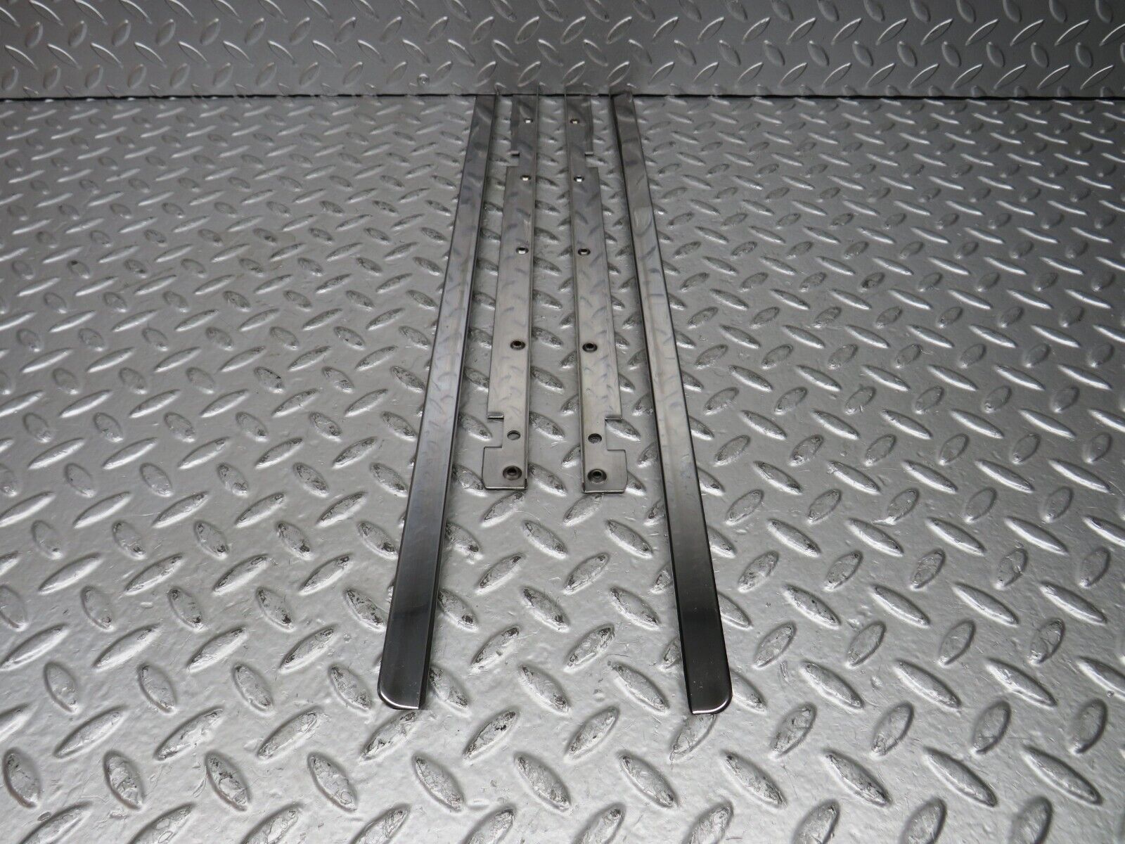 27733 Mercedes-Benz S124 300TE Wagon Sunroof Chrome Trim Set