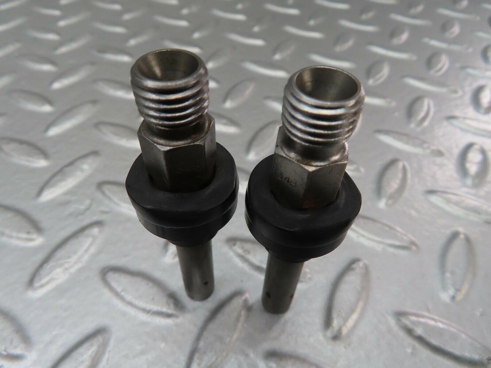 15330 Mercedes-Benz W123 230E 2x Fuel Injectors Bosch 0437502010