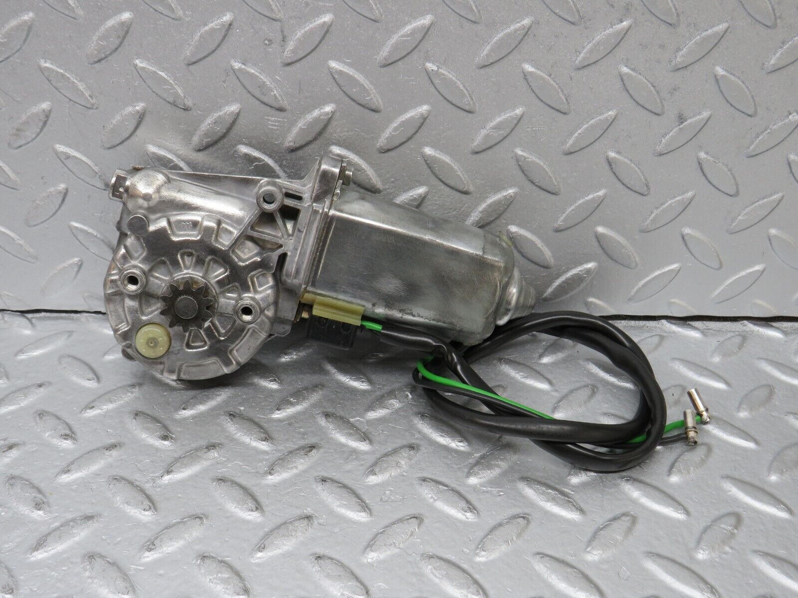 36155 Mercedes-Benz W126 420SE Rear Left Window Regulator Motor 0130821037