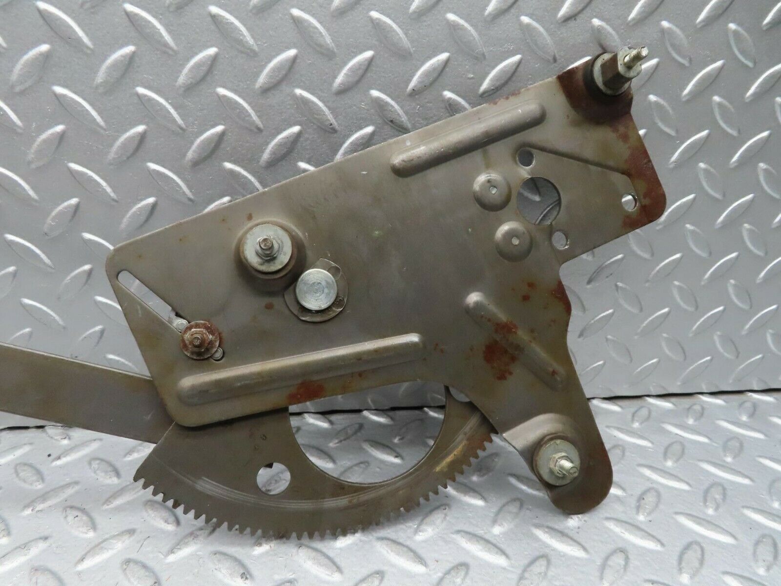 16641 Mercedes-Benz C107 380SLC Rear Left Power Window Regulator 1076700903