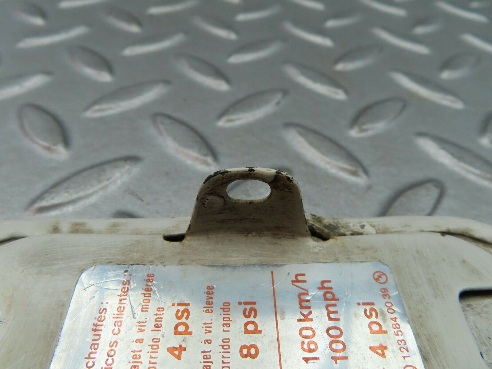 5788 Mercedes-Benz W123 200 Fuel Tank Flap Cap 1237500106