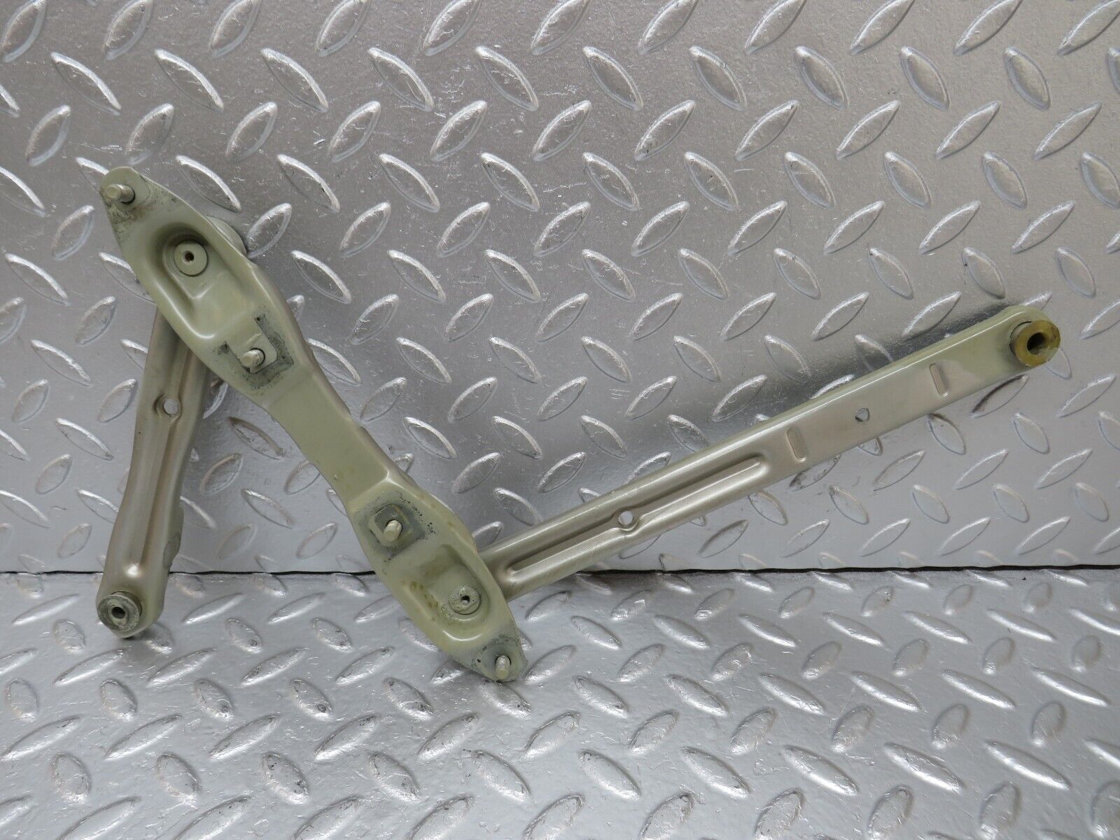 33723 Mercedes-Benz W201 190E 2.0L Bonnet Hinge Right Side