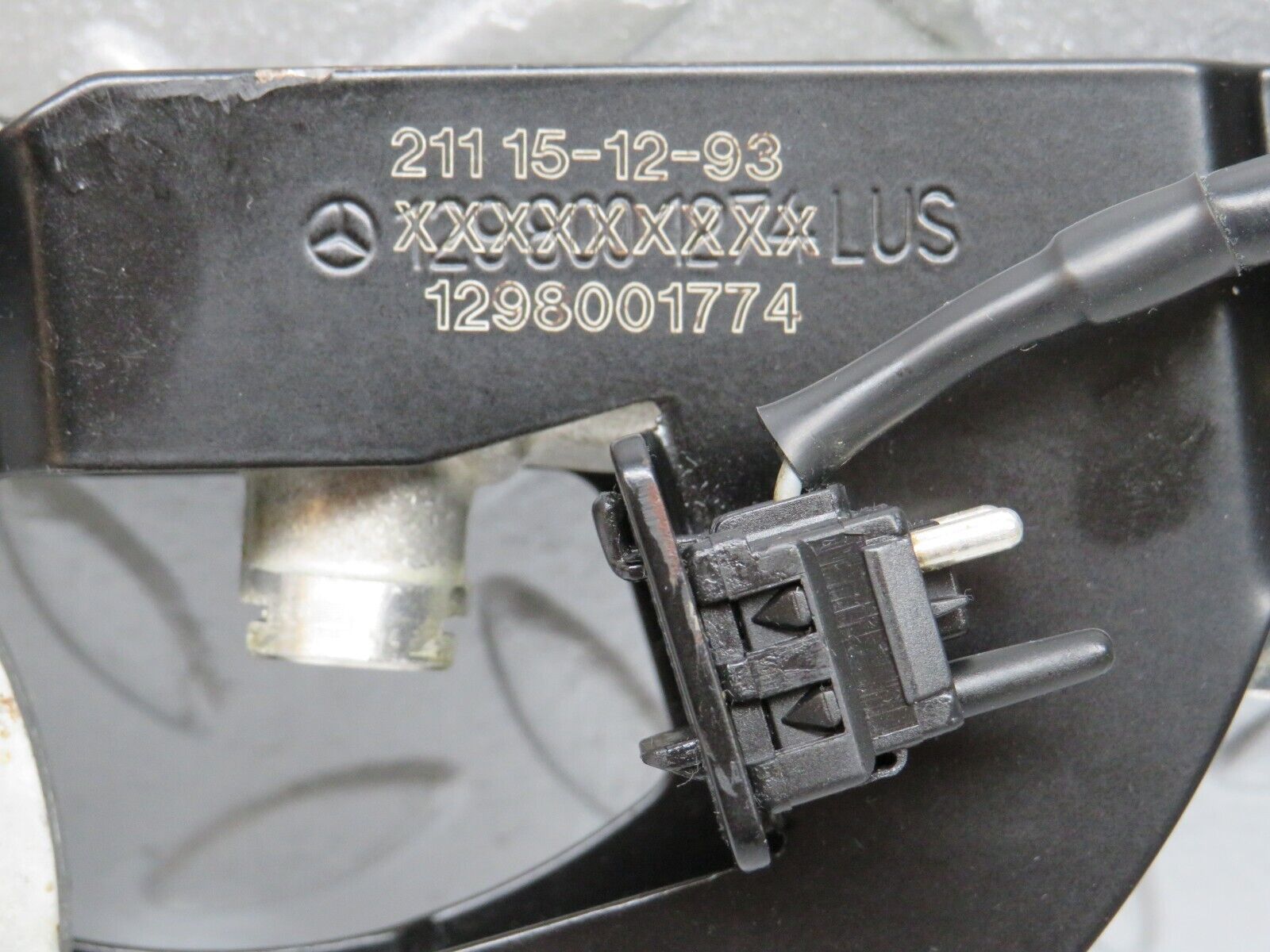 38357 Mercedes-Benz R129 280SL Coupe Rear Right Roof Lock Mechanism 1298001774 1298001274