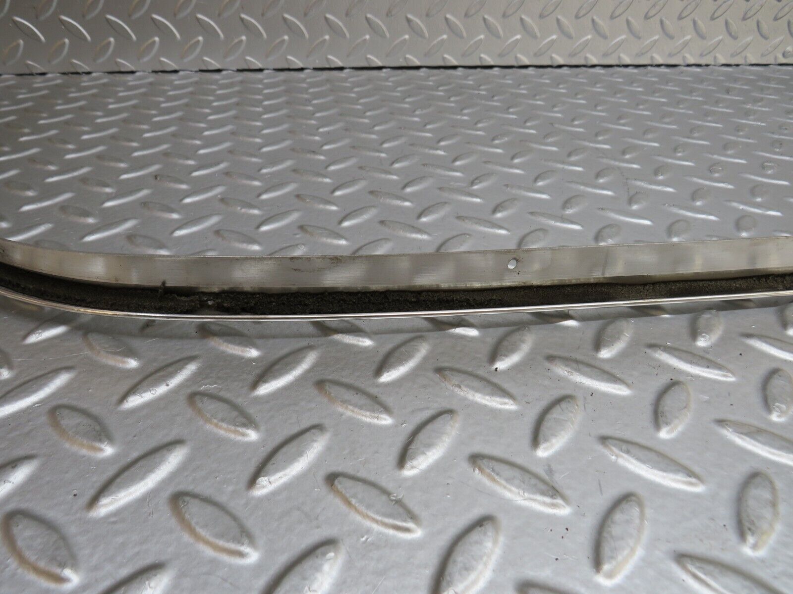 36325 Mercedes-Benz W126 420SE Roof Chrome Trim Left Side