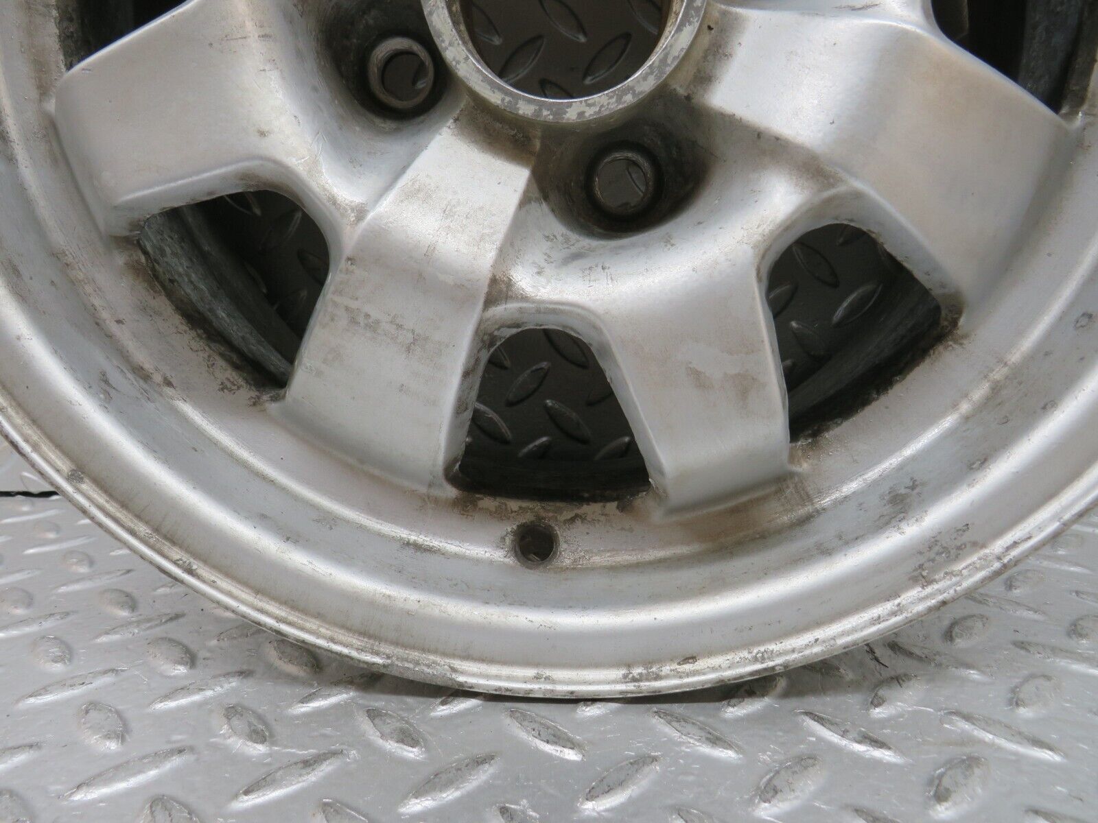 30198 Porsche 924 Alloy Wheel 6Jx14H2 477601031