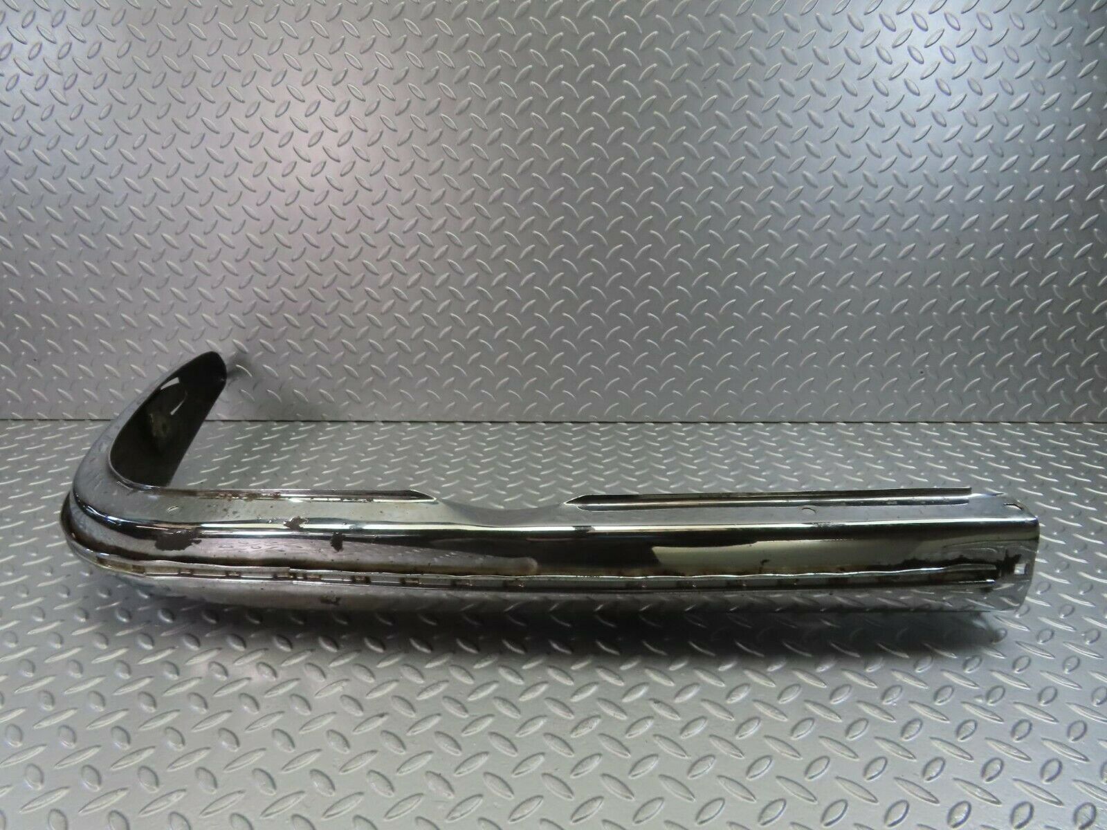 10639 Mercedes-Benz W108 Front Left Bumper Corner