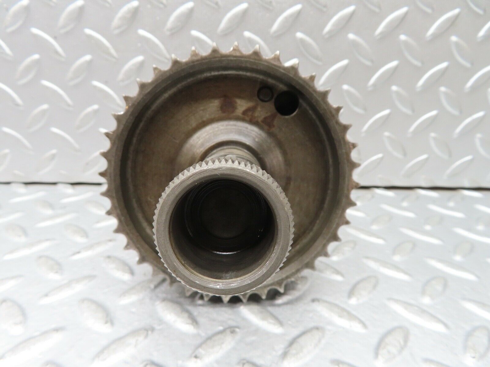 19107 Mercedes-Benz W123 300D Injection Pump Intermediate Timing Gear Shaft