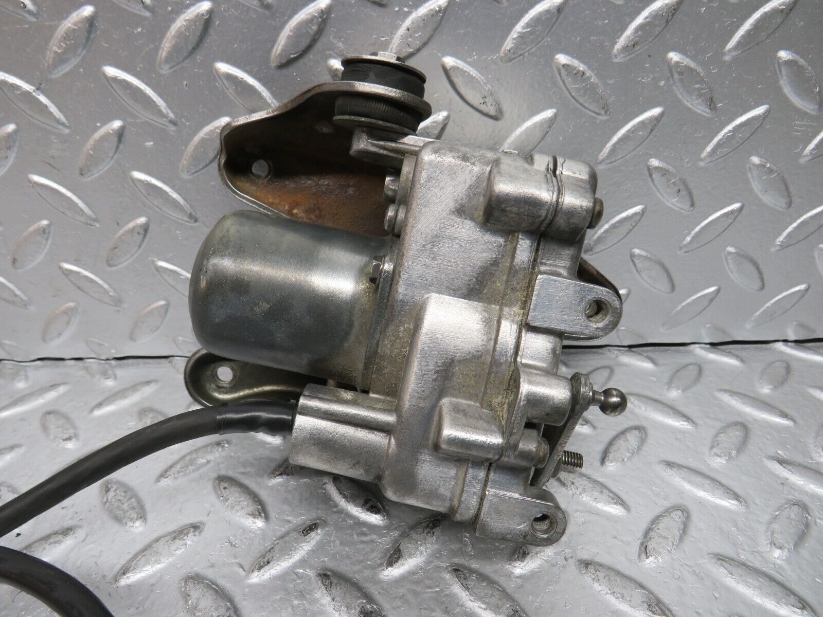 29815 Mercedes-Benz W123 230E Cruise Control Actuator 0015457532