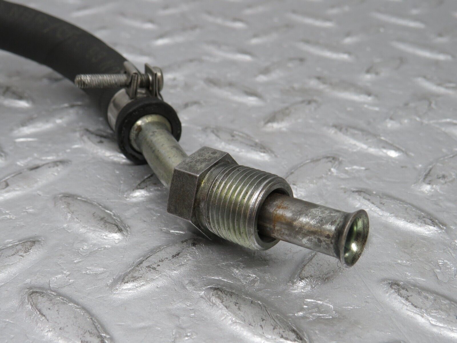 38185 Mercedes-Benz A124 320E Cabriolet Oil Cooler Hose Pipe