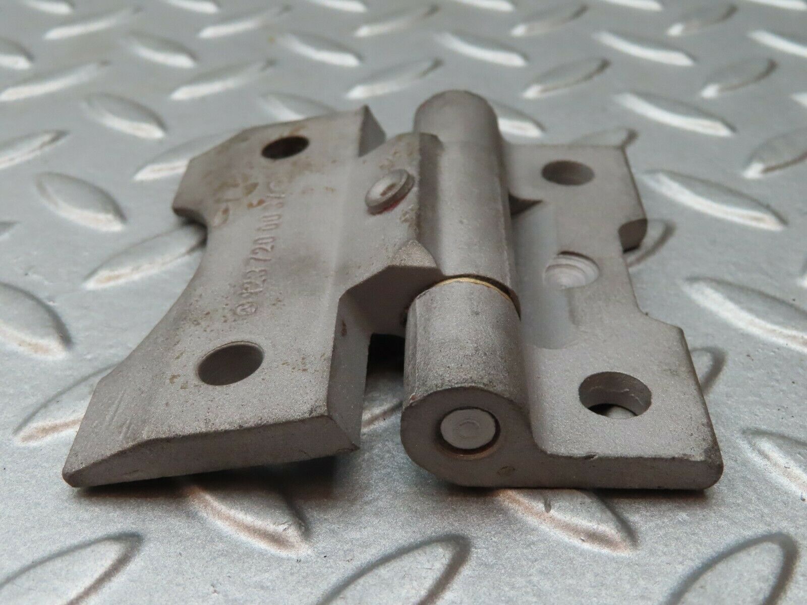 4157 Mercedes-Benz C123 230CE Coupe Door Hinge 1237200037