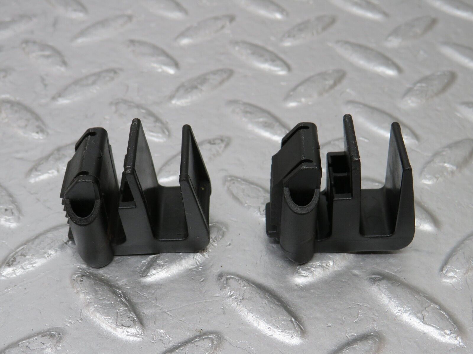 34772 Mercedes-Benz W210 320E Radiator Cover Bracket 2x 2105040146