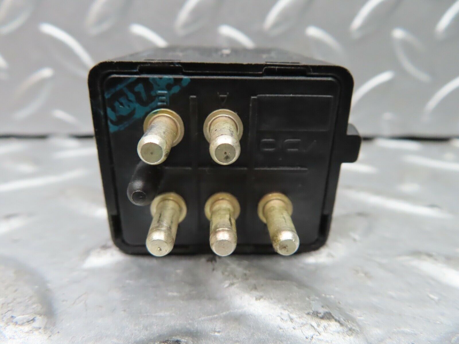 21183 Mercedes-Benz W123 230E Rear Heated Window Relay 1078200010