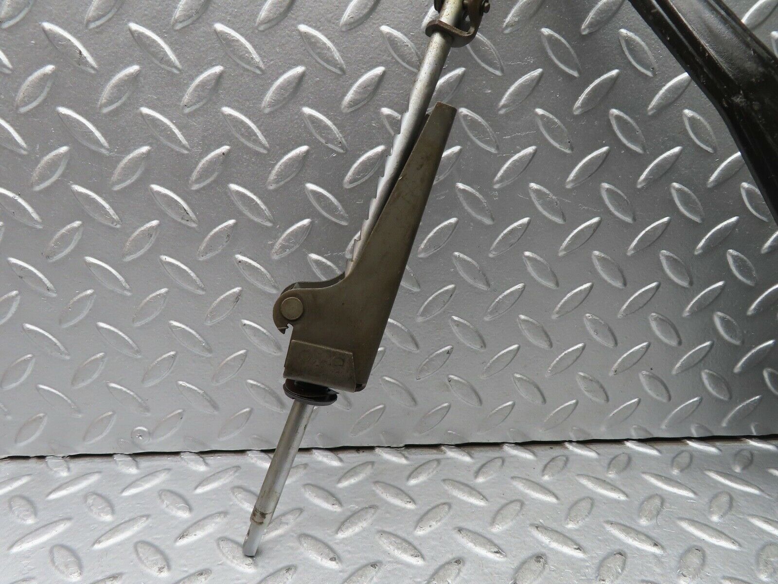 21293 Mercedes-Benz W123 230E Handbrake Regulator