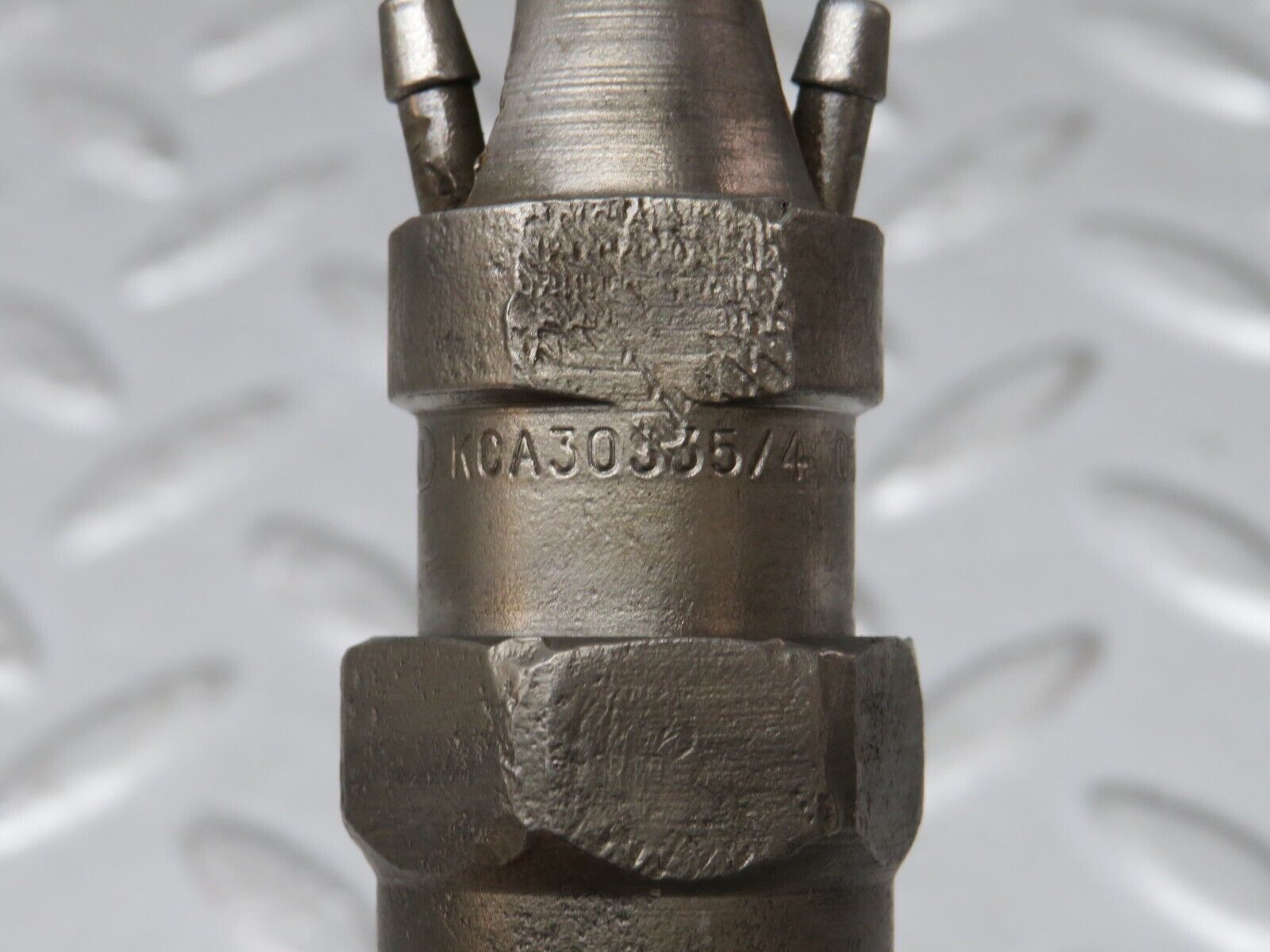 32901 Mercedes-Benz W123 300D Fuel Injector Bosch KCA30S35/4