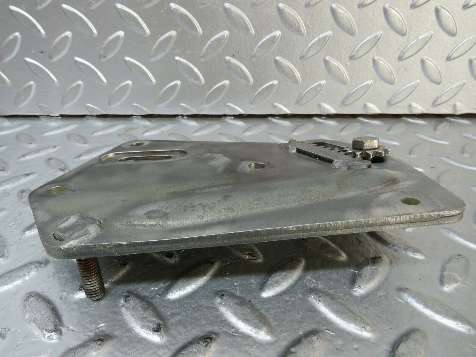 23861 Mercedes-Benz C107 450SLC Coupe Power Steering Pump Bracket