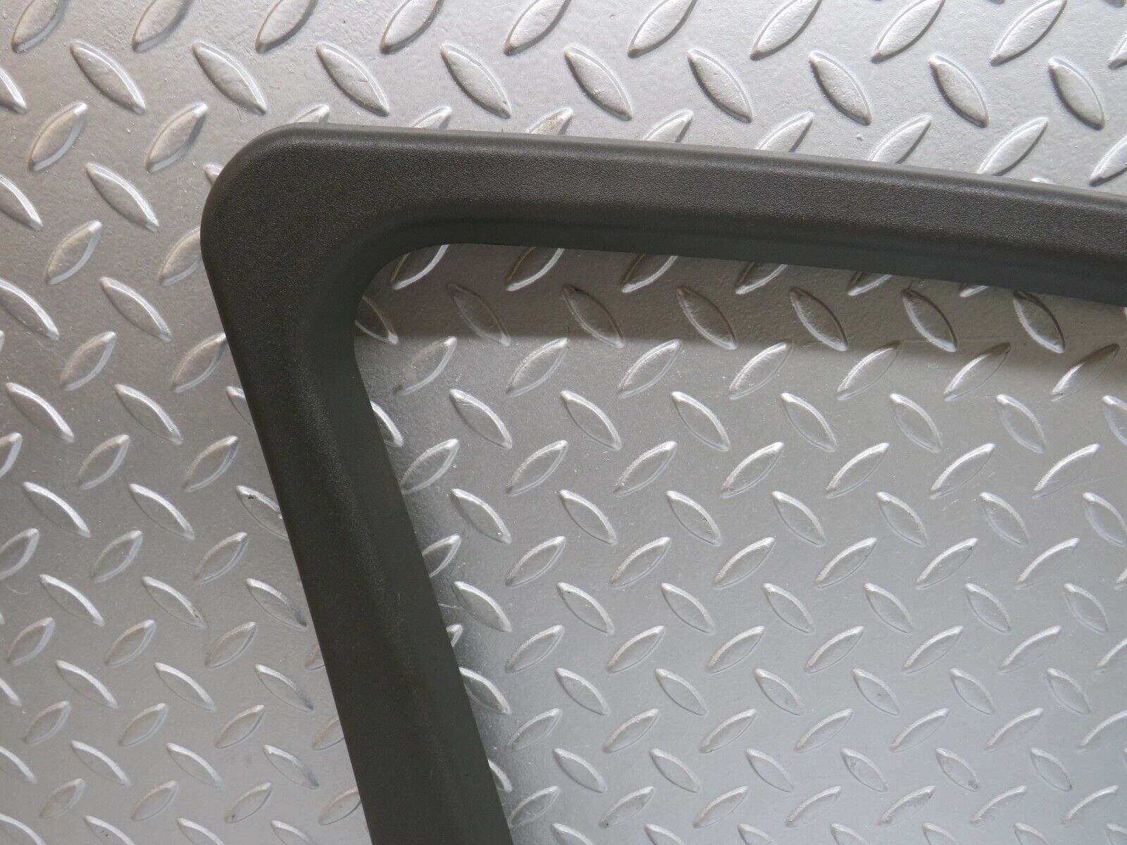 35286 Mercedes-Benz W221 Front Left Door Window Frame Trim 2217250171