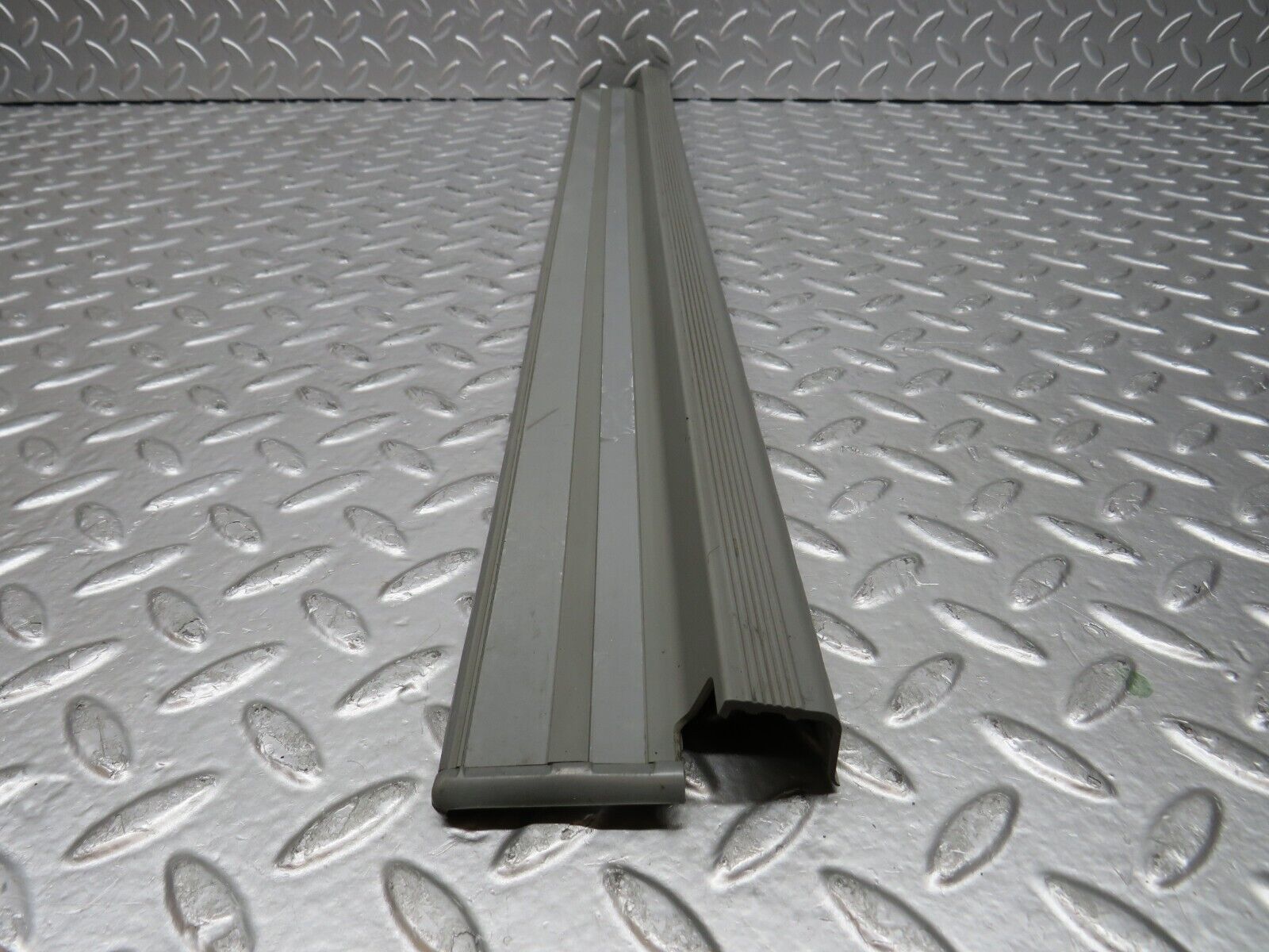 31207 Mercedes-Benz S124 220TE Wagon Front Left Door Sill Trim