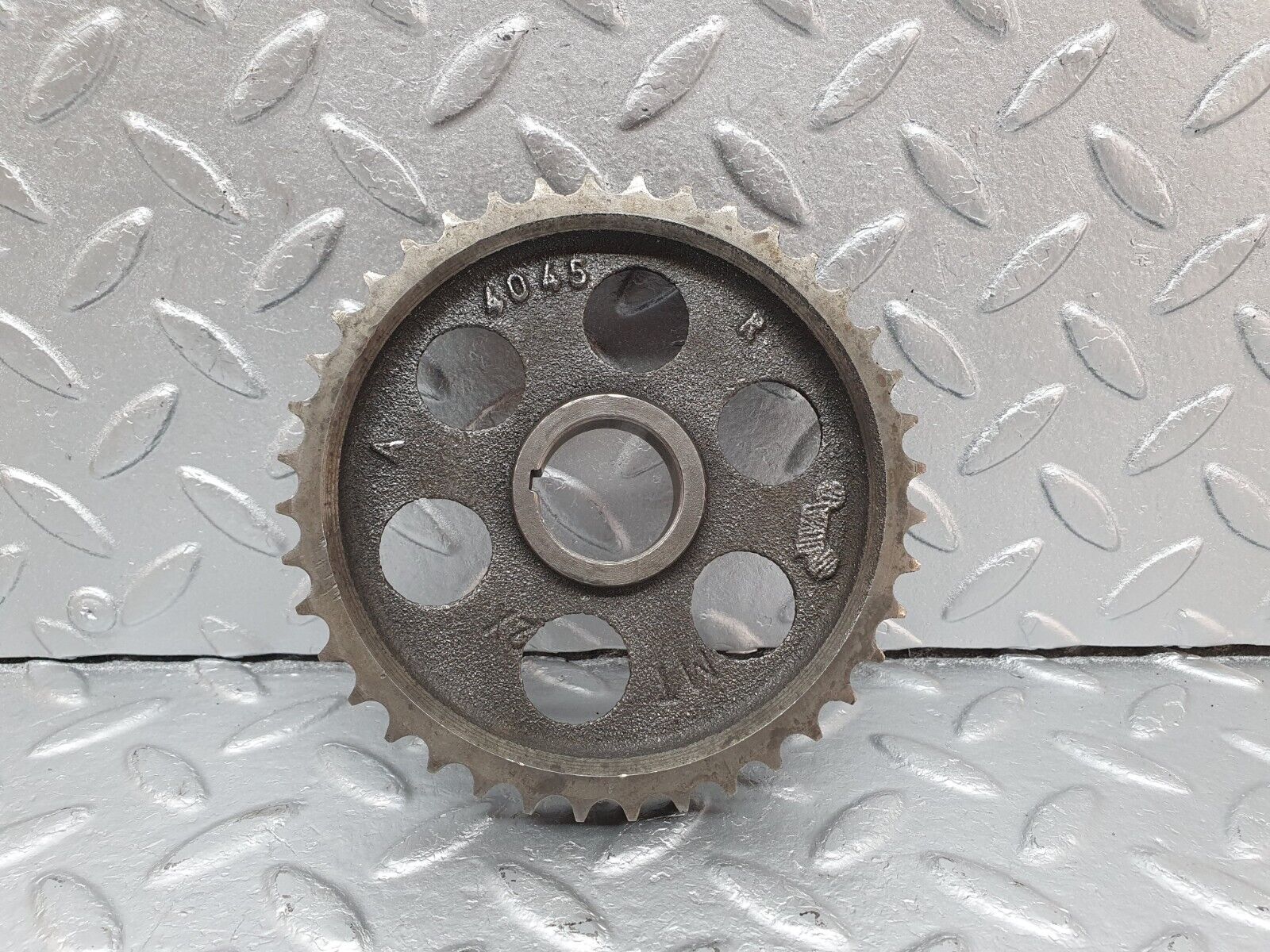 40872 Mercedes-Benz W123 240D Camshaft Timing Gear