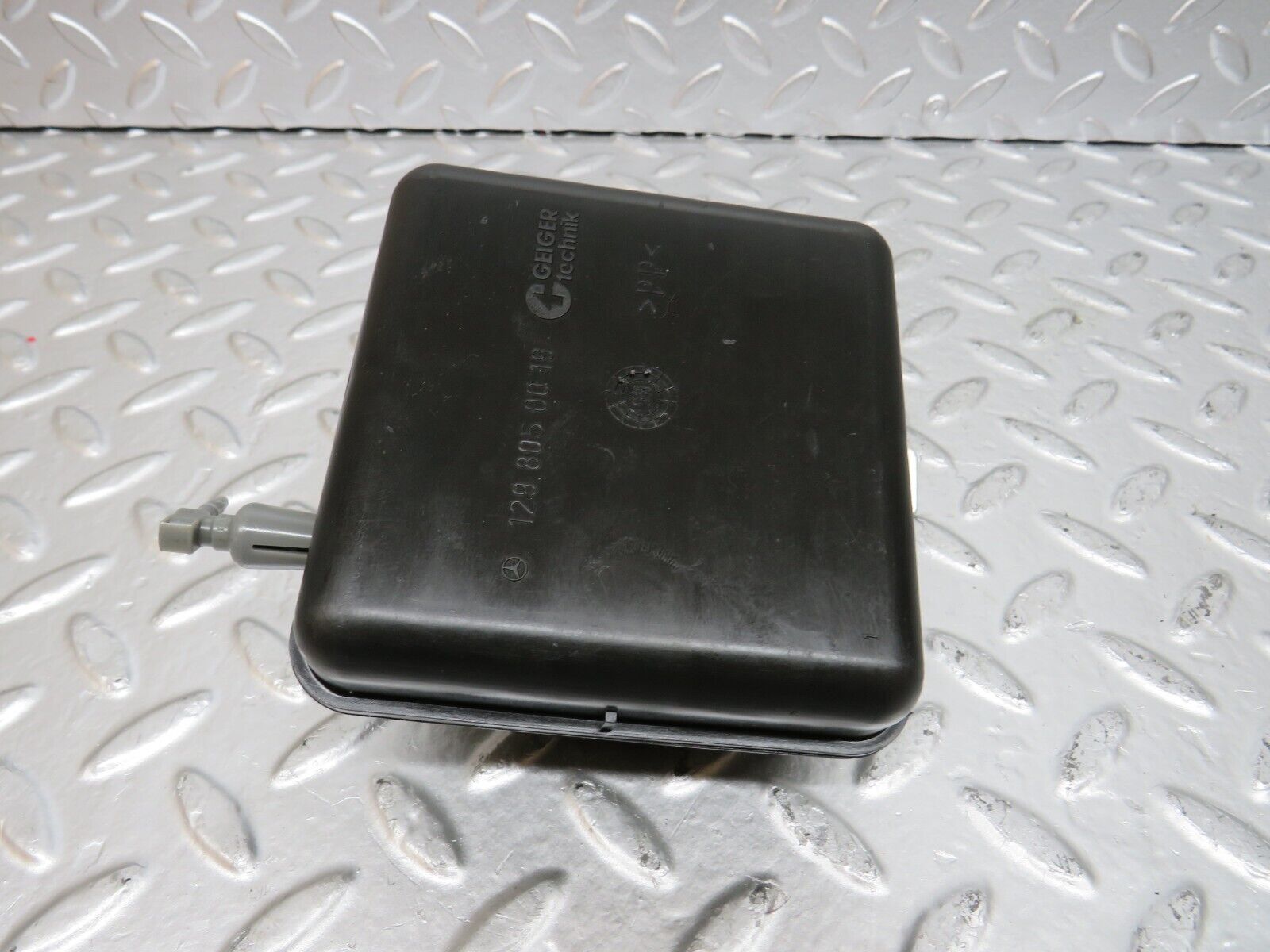 24814 Mercedes-Benz W140 S320 Air Vacuum Expansion Tank 1298050019