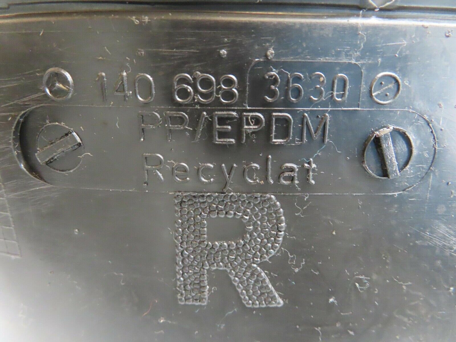 15017 Mercedes-Benz W140 S320 Wheel Arch Cover Front Right 1406983630