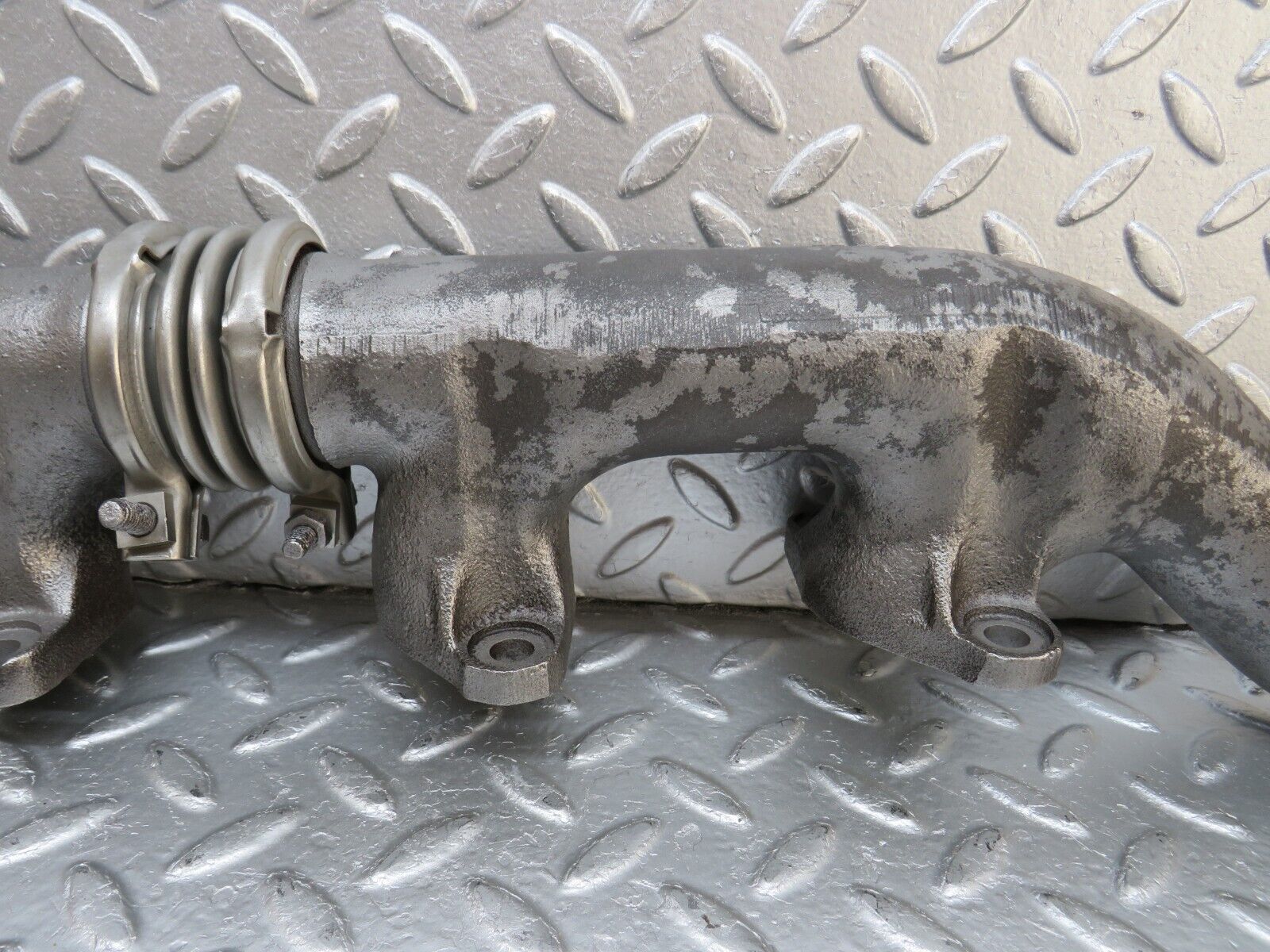 33048 Mercedes-Benz W126 380 V8 M116 Exhaust Manifold Left 1161420502 1161422302