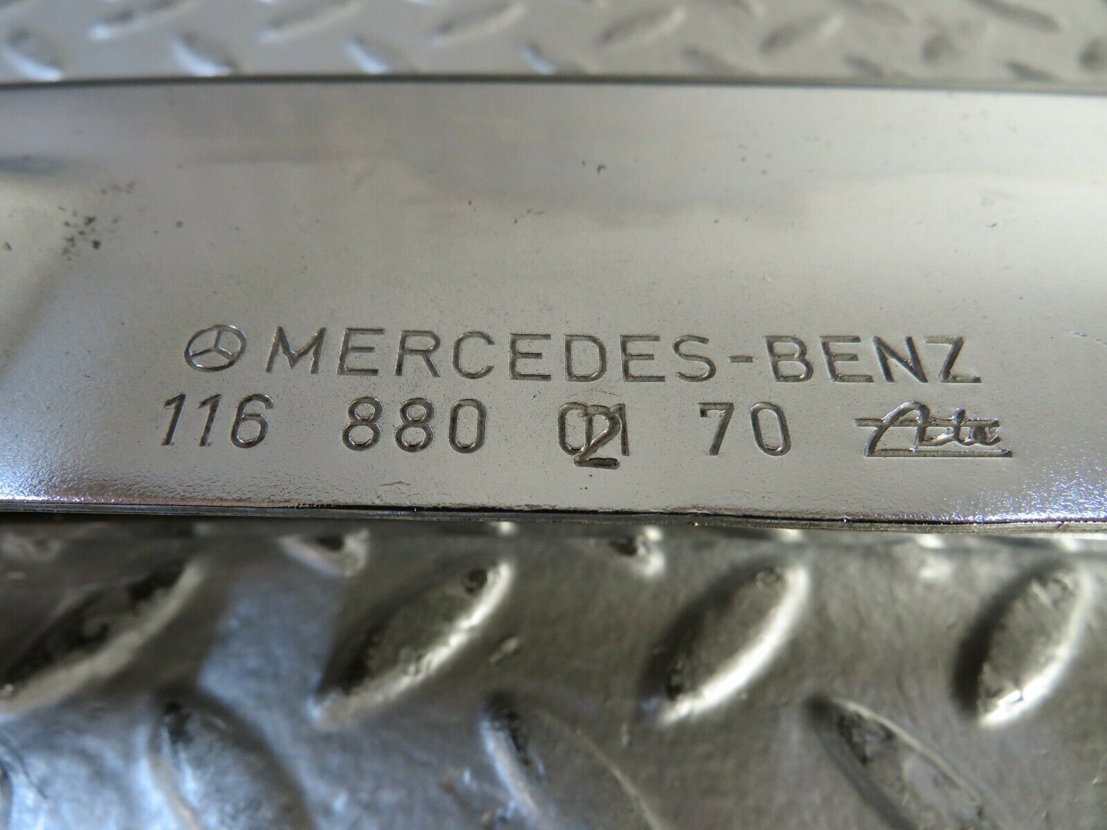 23237 Mercedes-Benz W116 350SE Front Right Upper Bumper Corner 1168800270