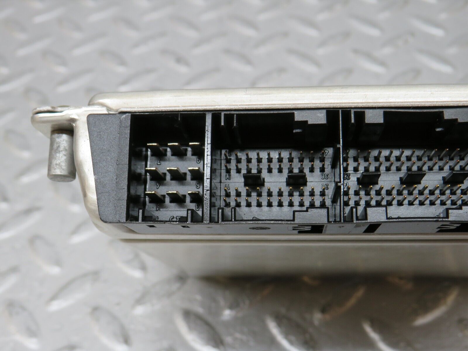 34761 Mercedes-Benz W210 320E Engine Control Unit Bosch 0305455832 0261206968