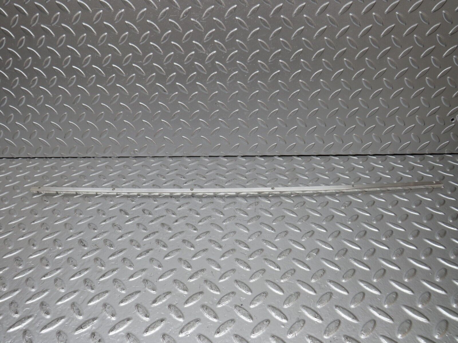 31268 Mercedes-Benz S124 220TE Wagon Sunroof Chrome Trim