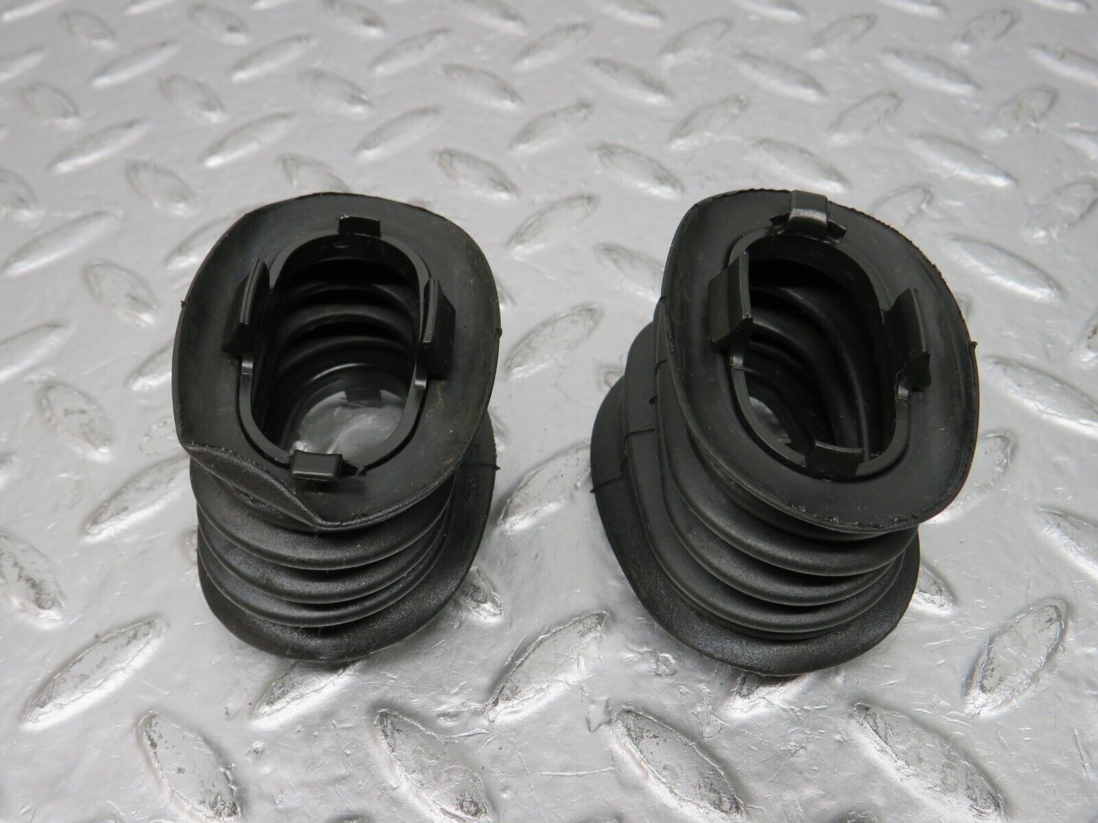 32615 Mercedes-Benz S124 300TE Front Door Wire Protector Rubber 1248210197