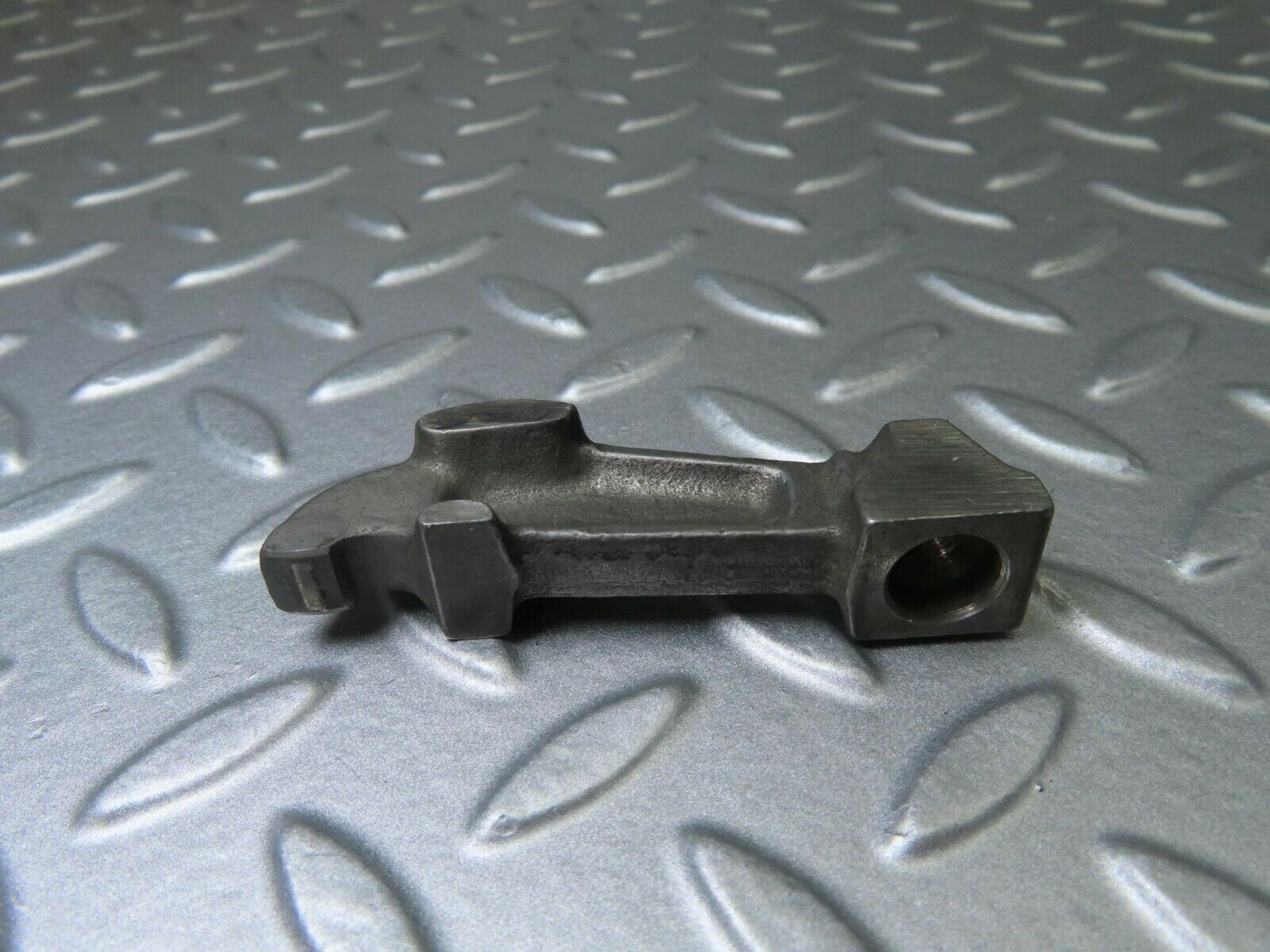 9140 Mercedes-Benz W108 Valve Rocker Arm With Retaining Spring