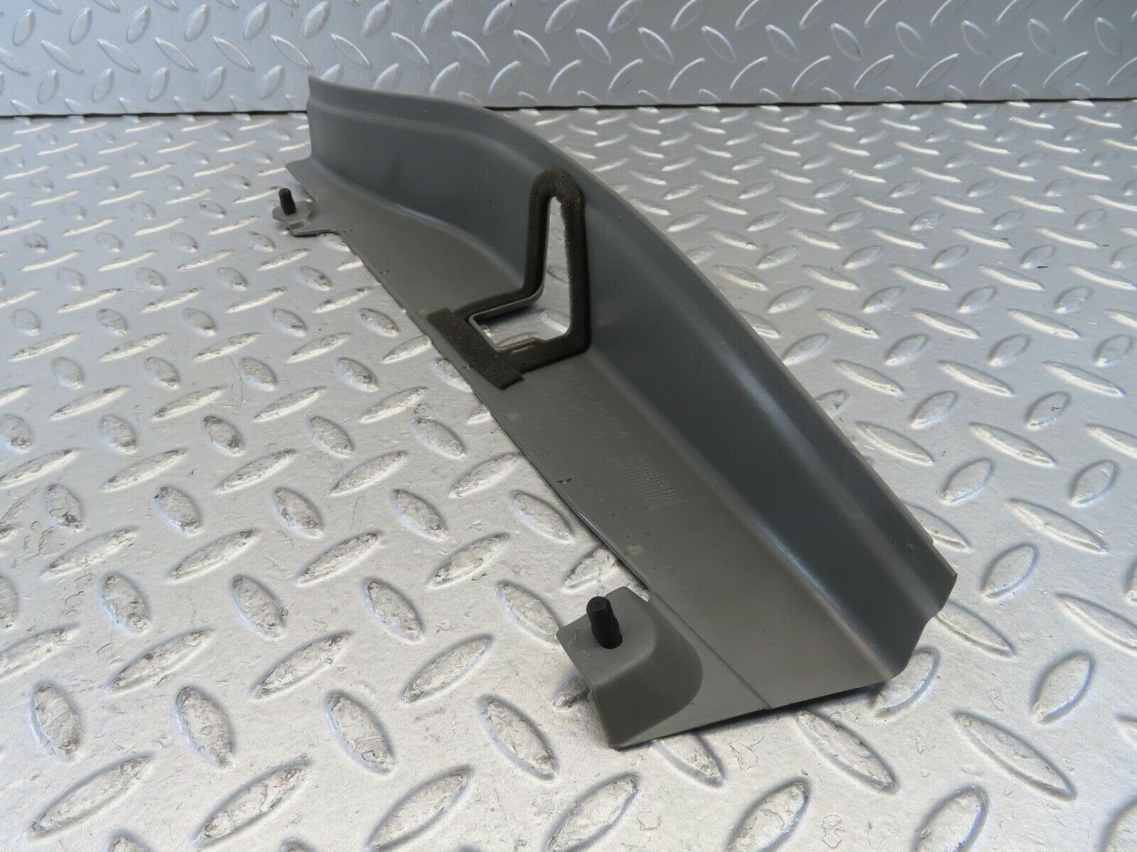 11233 Mercedes-Benz W221 S320 Front Right Door Lock Cover 2217280256