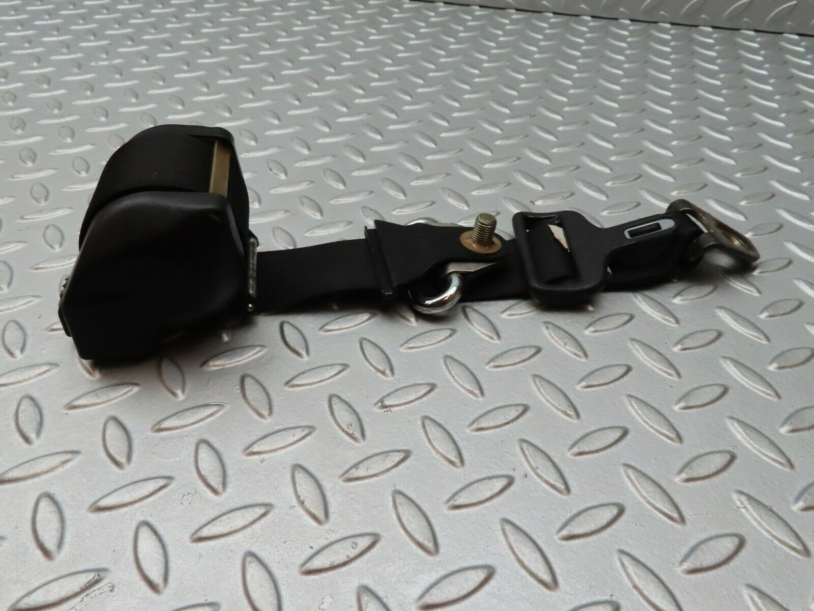 4403 Mercedes-Benz W123 230E Front Left Seat Belt 2018601685