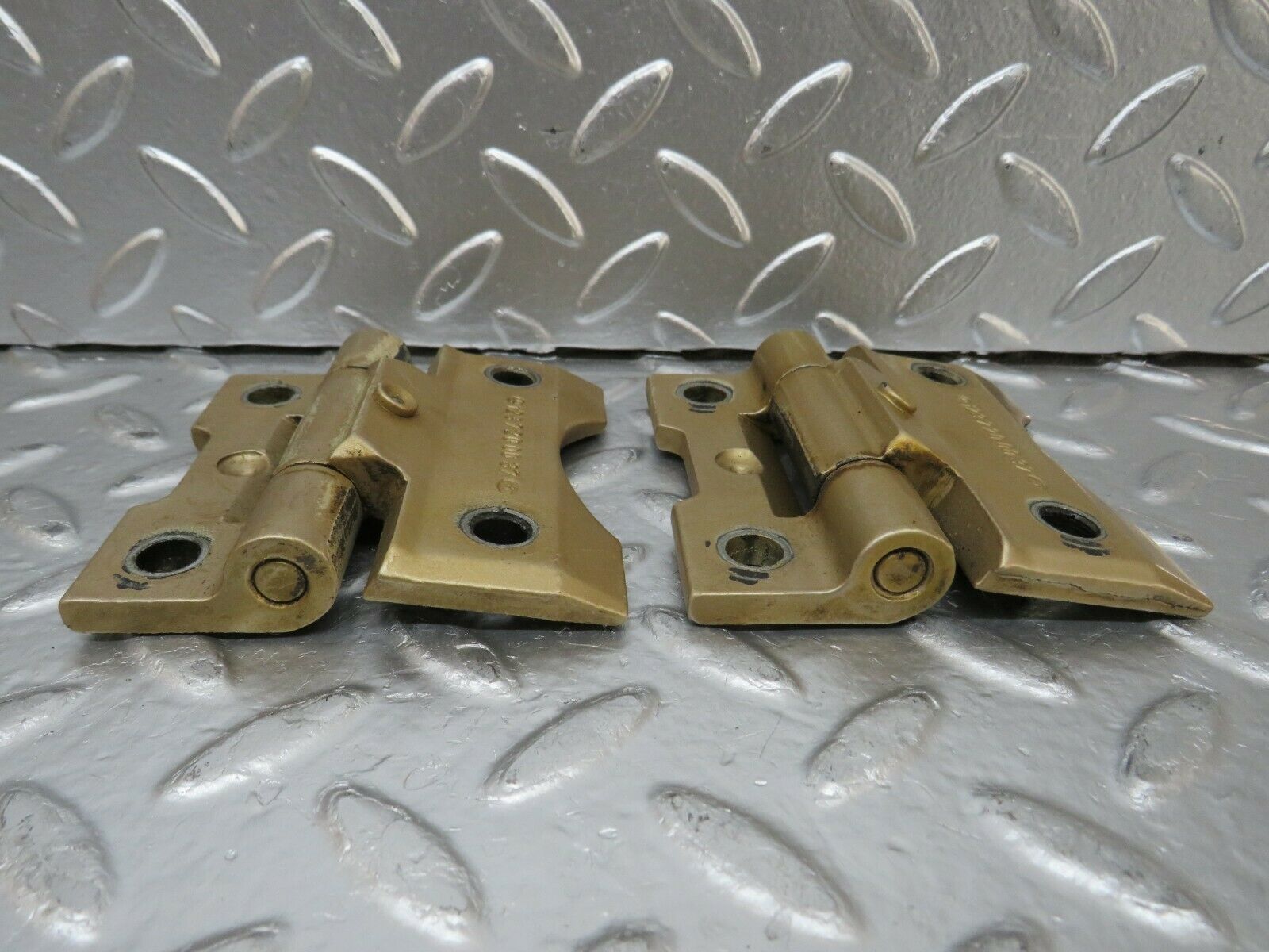 23948 Mercedes-Benz W123 280E Door Hinge Pair 1237200037