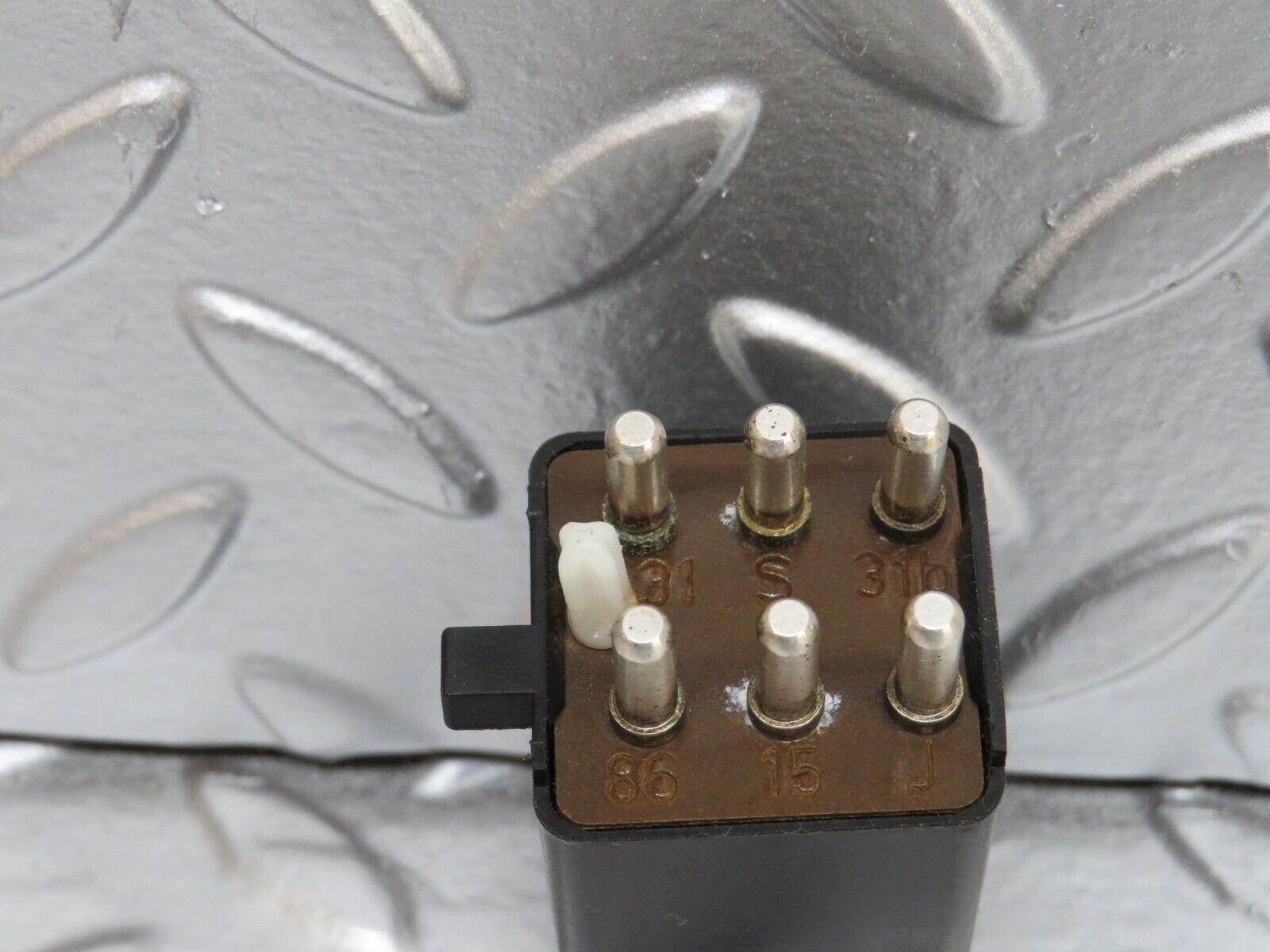 25518 Mercedes-Benz W123 200 Intermittent Wiper Relay 0008210863