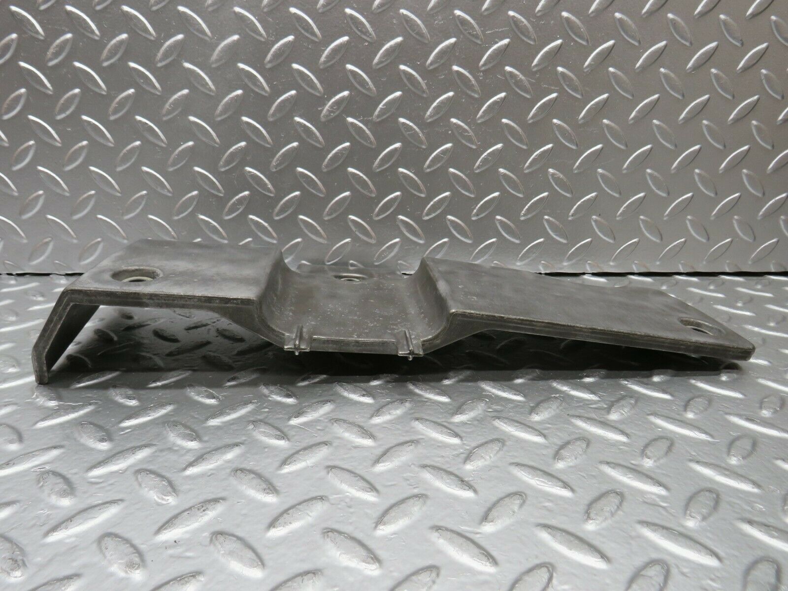 22517 Mercedes-Benz C124 E220 Coupe Ignition Cable Cover 1111500075