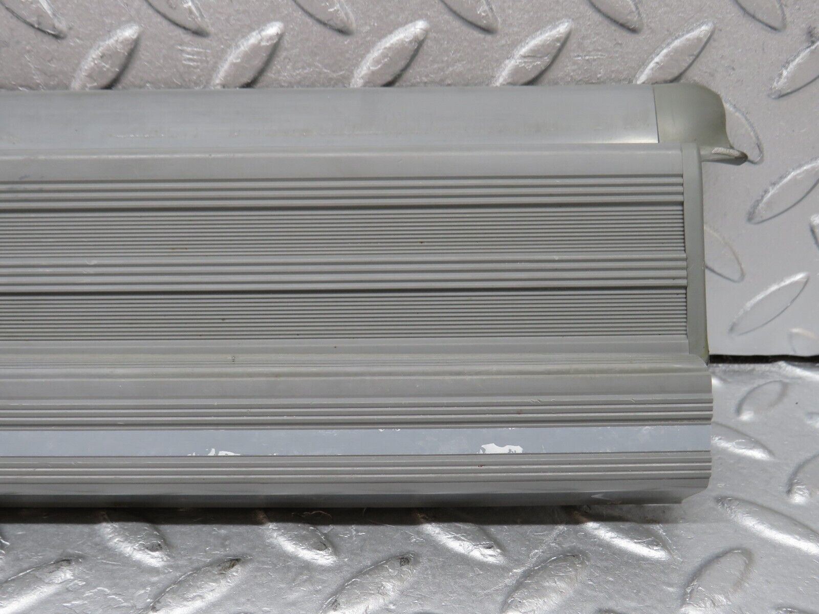 35991 Mercedes-Benz W126 420SE Rear Right Door Sill Trim Grey