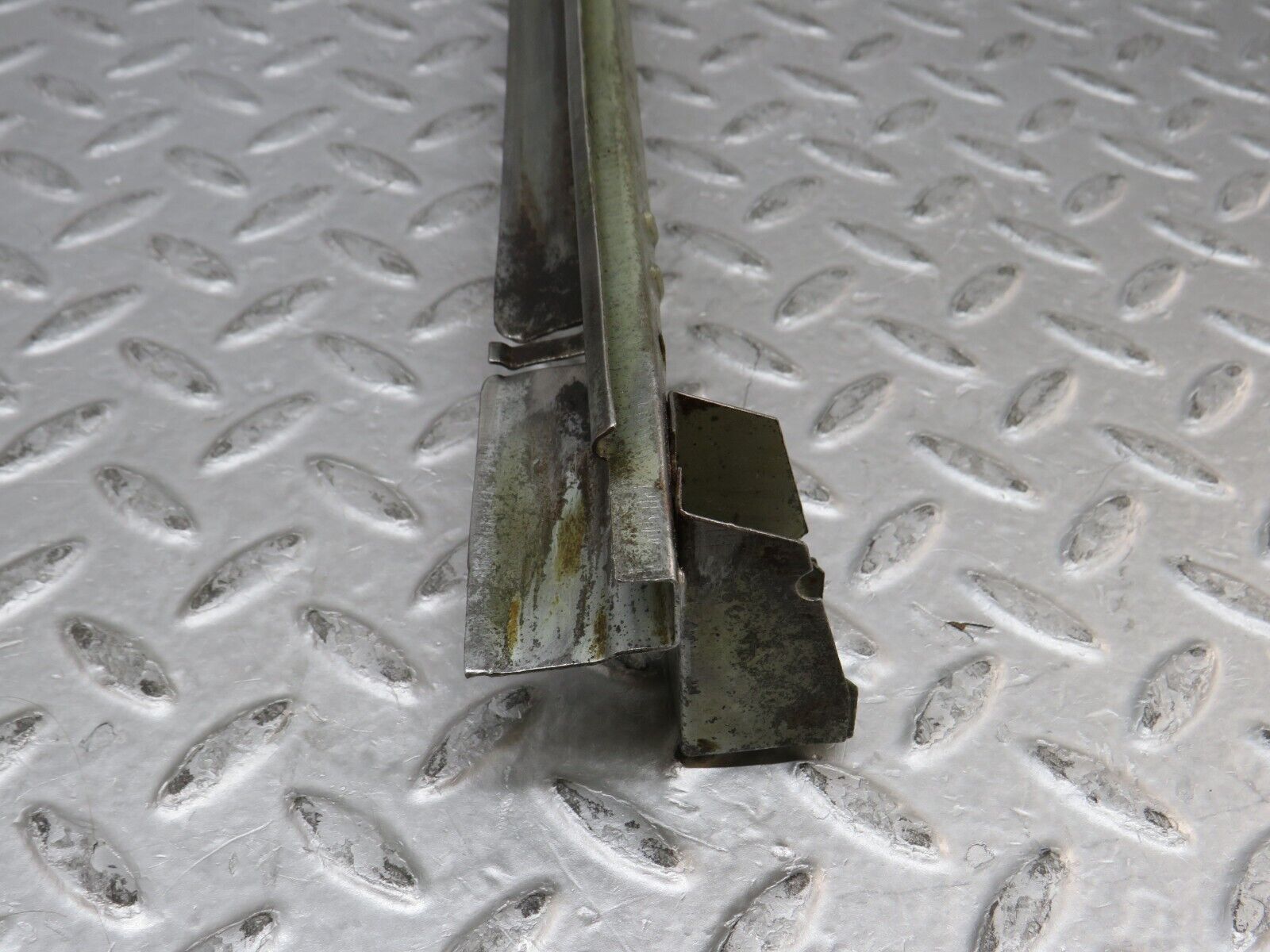 37289 Mercedes-Benz W109 300SEL Front Right Door Window Channel