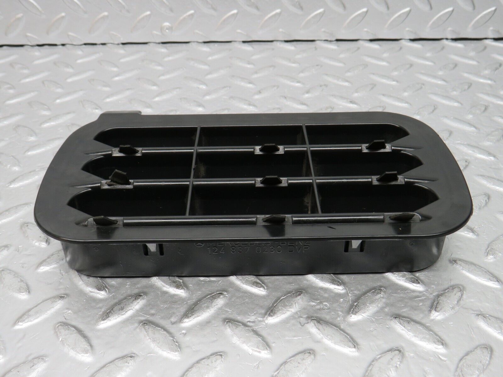 31389 Mercedes-Benz S124 220TE Wagon Air Intake Vent 1248370230 1248370242