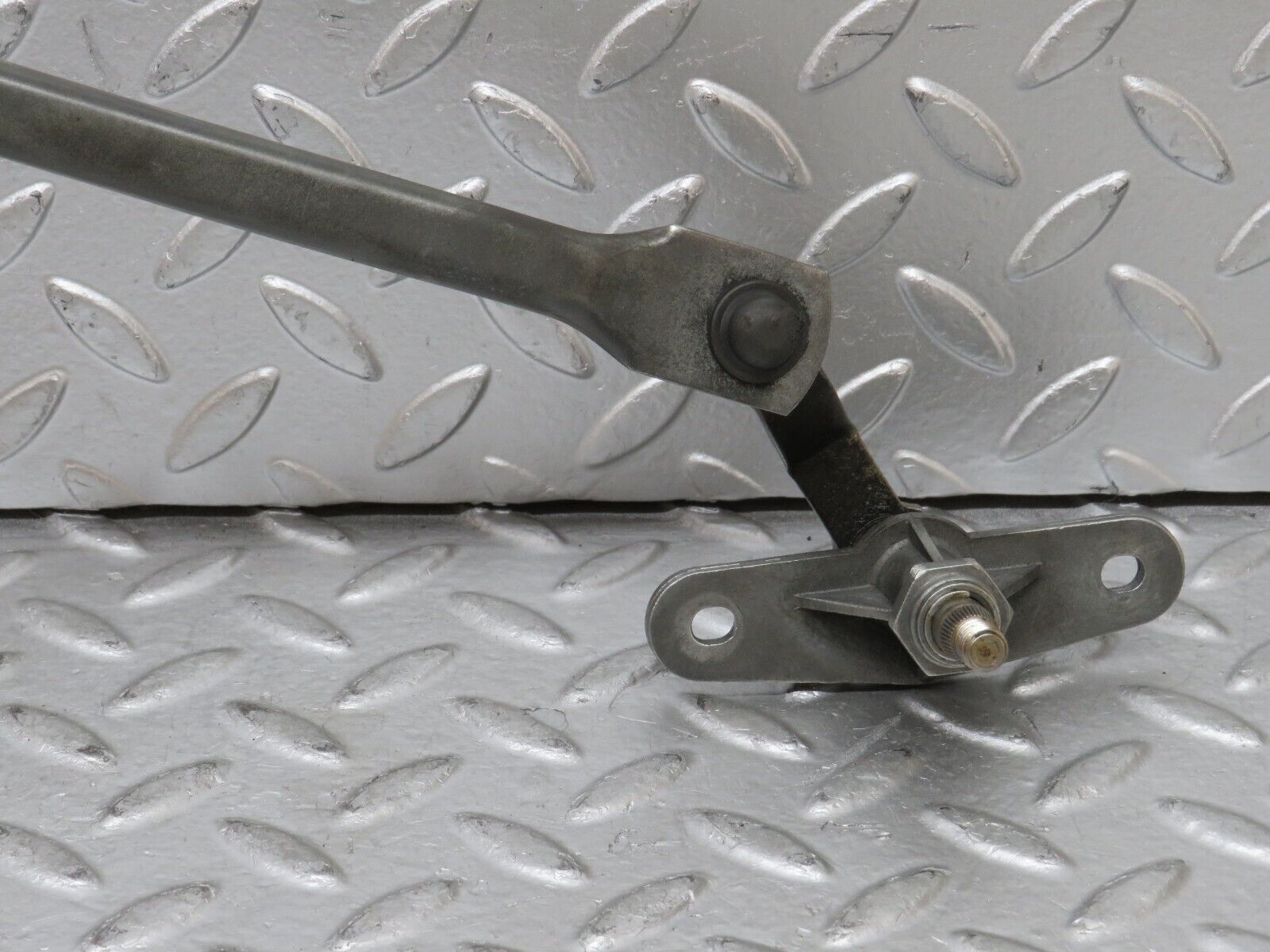 28074 Mercedes-Benz W123 280E Windscreen Wiper Linkage