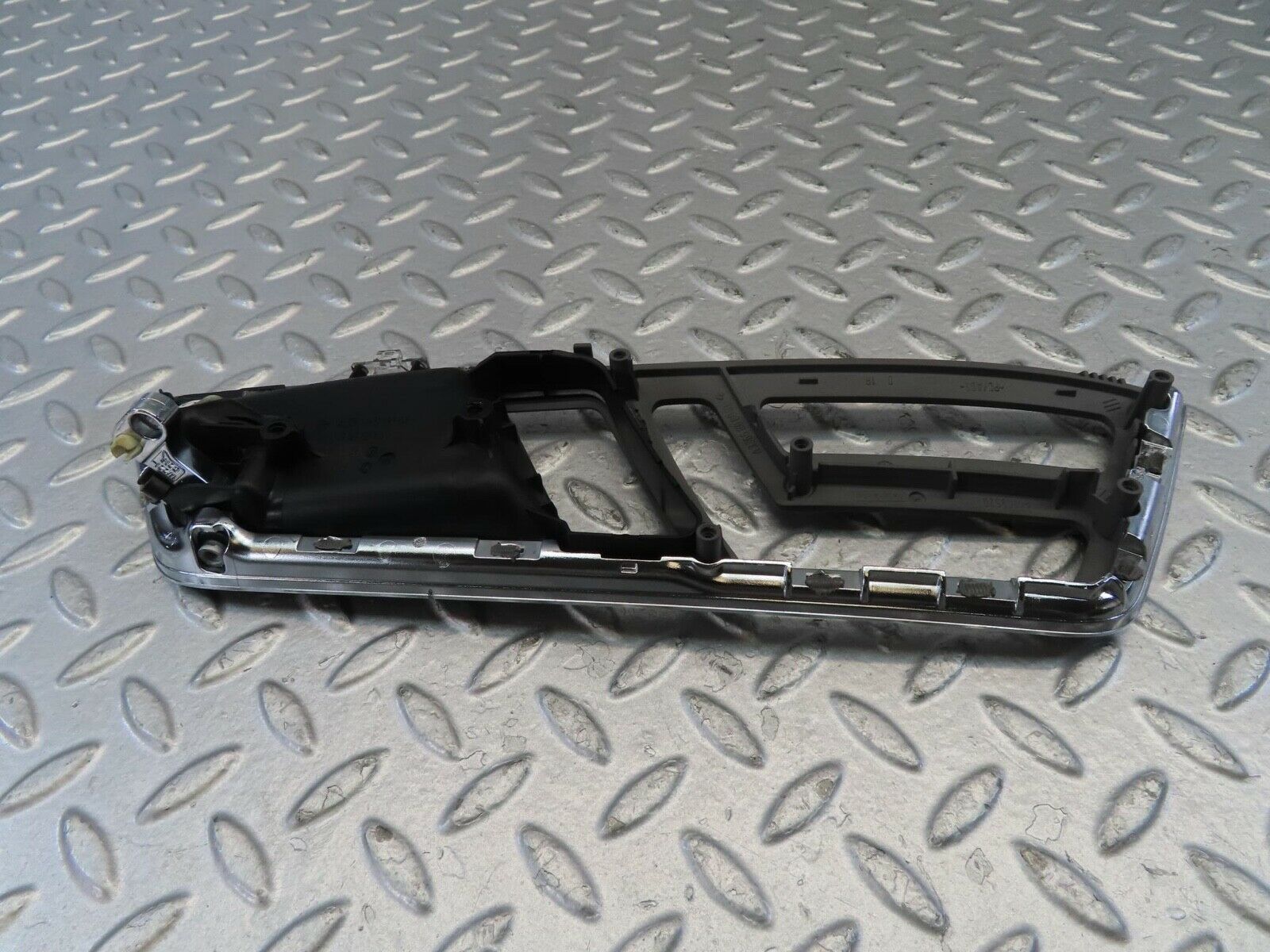 11105 Mercedes-Benz W221 S320 Front Right Door Handle 2217205848