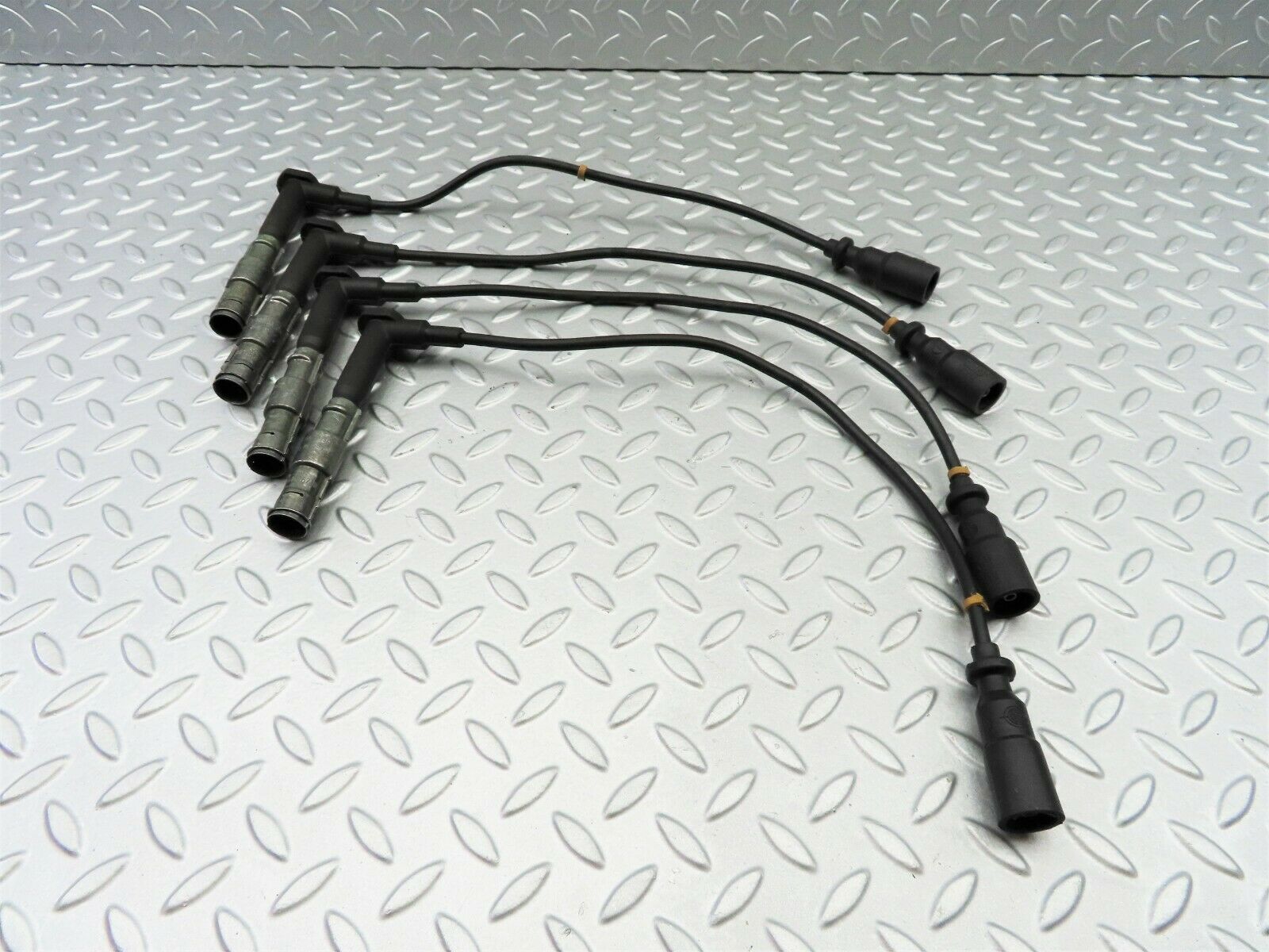 6820 Mercedes-Benz S124 E220 Wagon Ignition Lead Set Bosch 0001566710