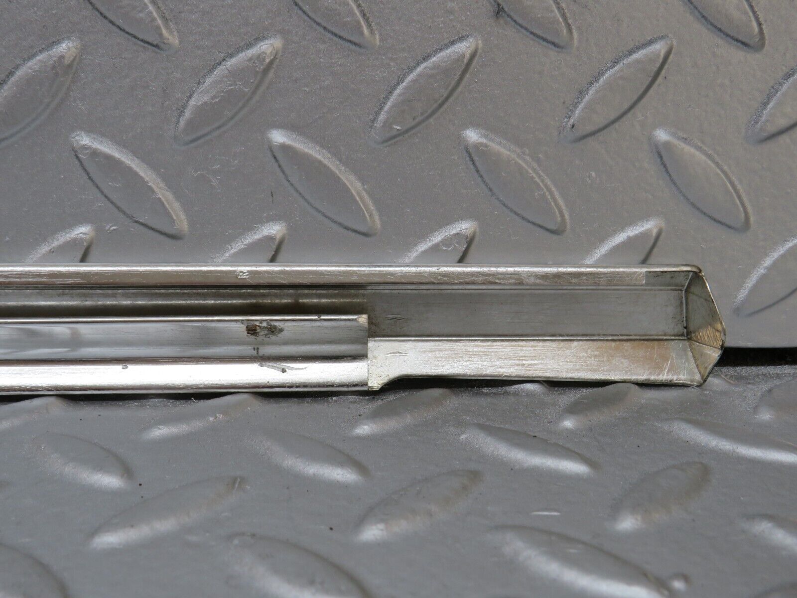 36293 Mercedes-Benz W126 420SE Rear Right Door Chrome Moulding Trim