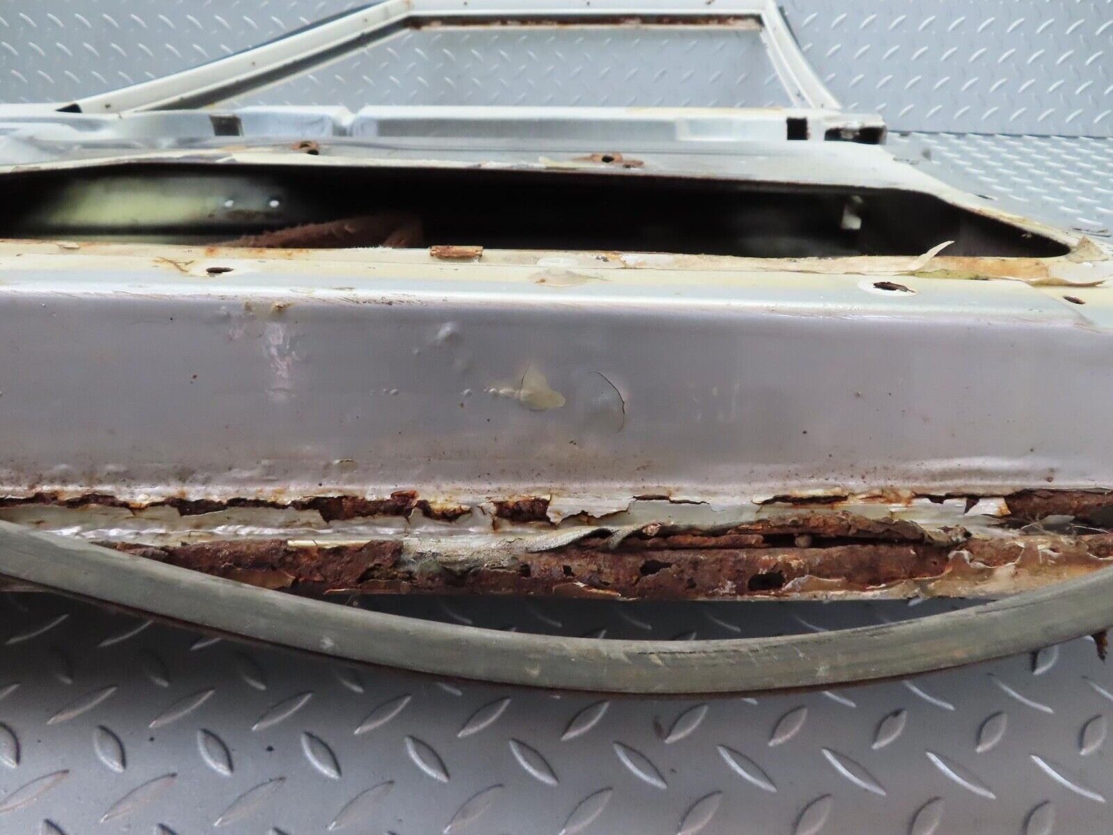 12550 Mercedes-Benz W108 280SE 3.5 Front Right Door